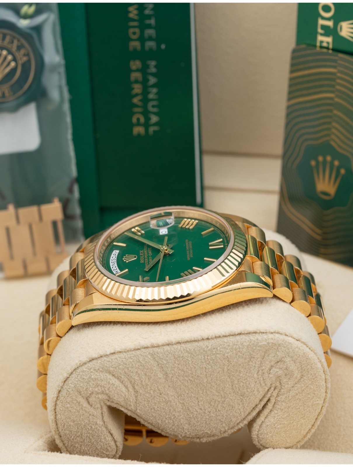 Rolex Day-Date President 40 18k Yellow Gold ‘Money Green’ Dial 228238 – Complete
