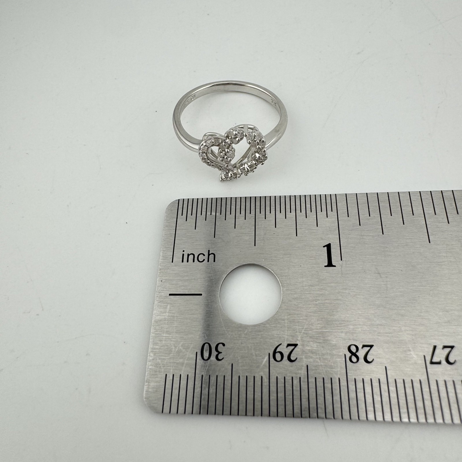 Estate 10K White Gold Diamond Heart Ring 0.27ctw Size 6.5 2.36g