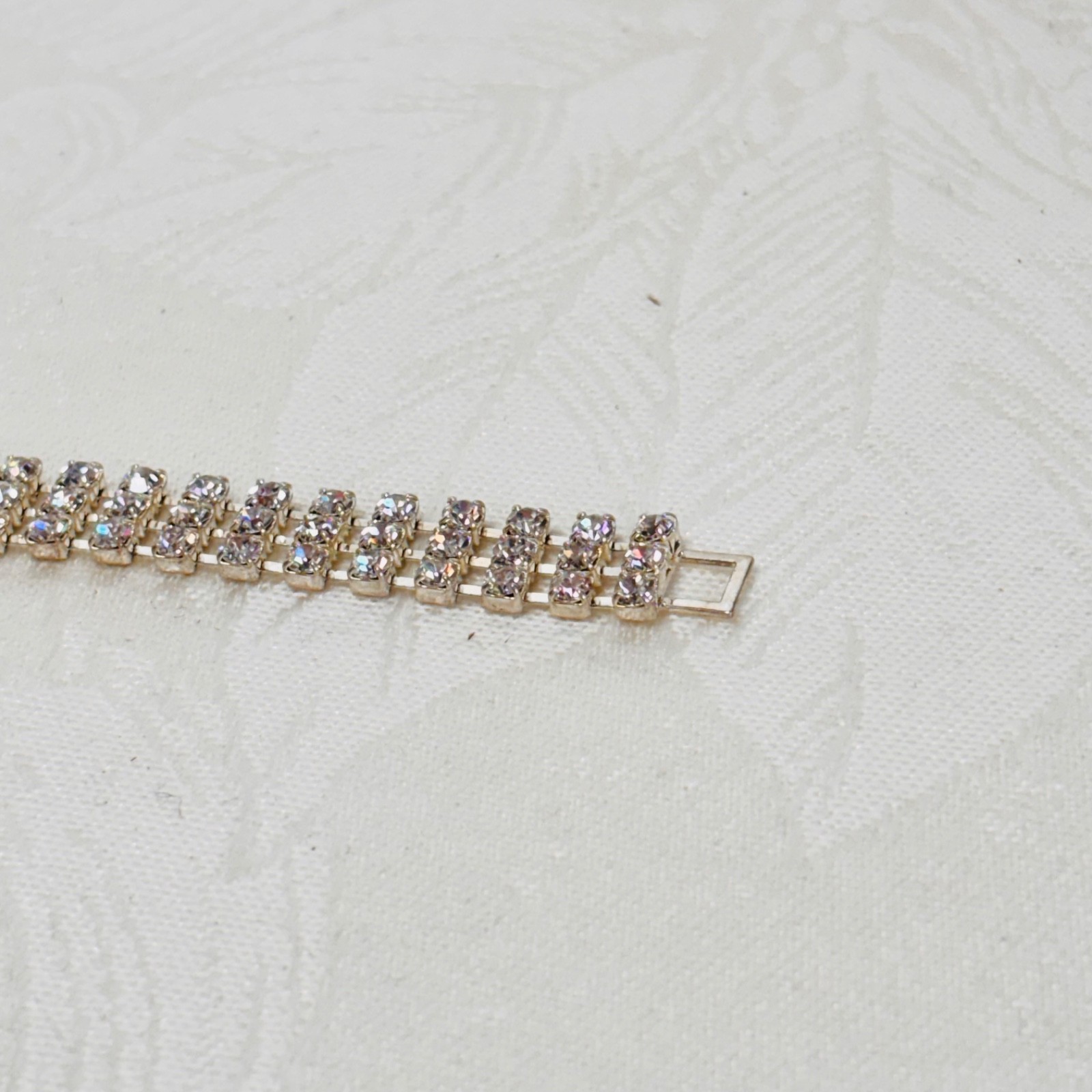 BRACELET vintage rhinestone triple row silvertone metal fold over clasp 7 1/2″ c