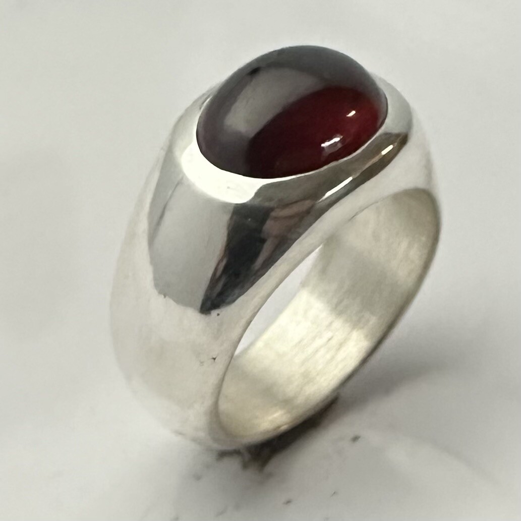 MJG STERLING SILVER MEN’S RING. 14 x 10mm OVAL NATURAL HESSONITE GARNET. SZ 10.