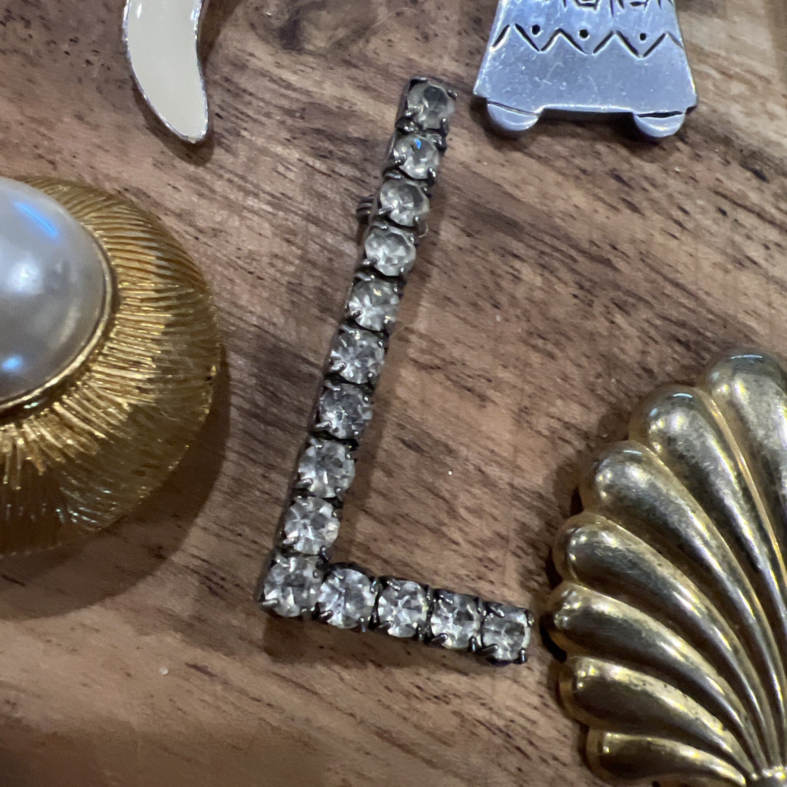 Eclectic Lot Of 17 Vintage Pins And Brooches