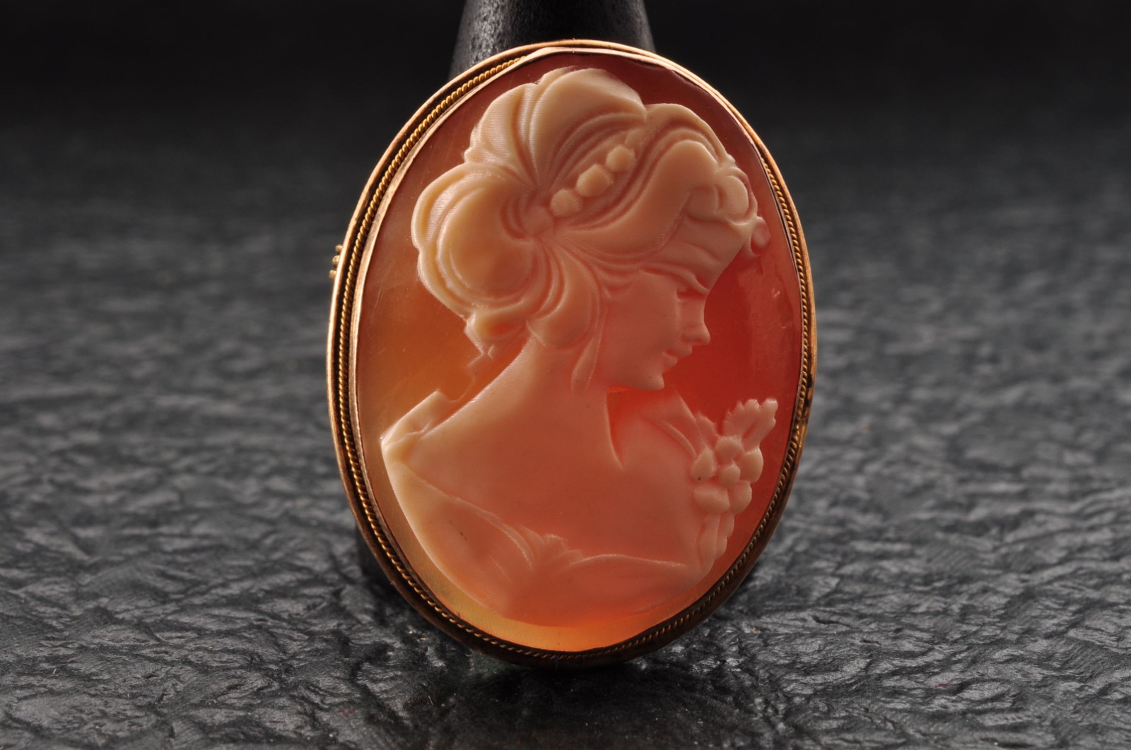 3 items vintage 925, 800 silver oval shell cameo brown and white (Total 75.5ct).