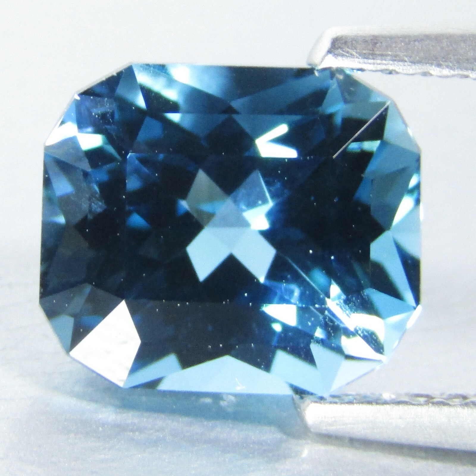 3.38Cts Sparkling Natural Swiss Blue Topaz Radiant Fancy Cut Brazil Gemstone-VDO