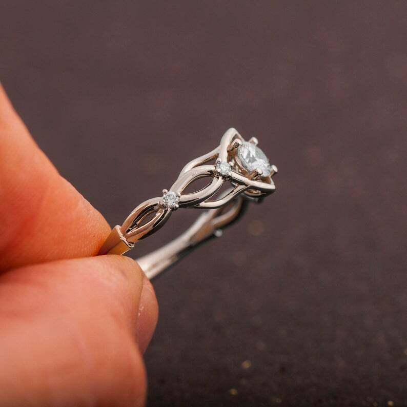 Split Open Band Solitaire Accent Ring 1ct Round Cut Moissanite White Gold Plated