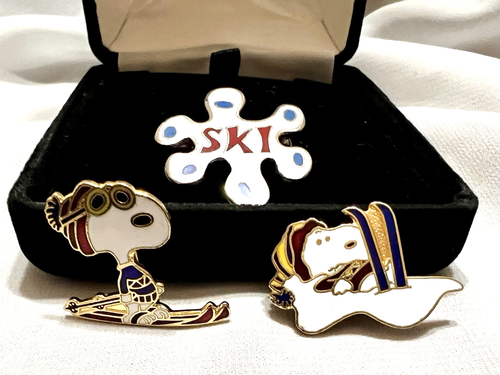 2 Pc LOT Vintage AVIVA Peanuts SNOOPY SKIING Enamel & Metal SMALL PIN Vintage +1