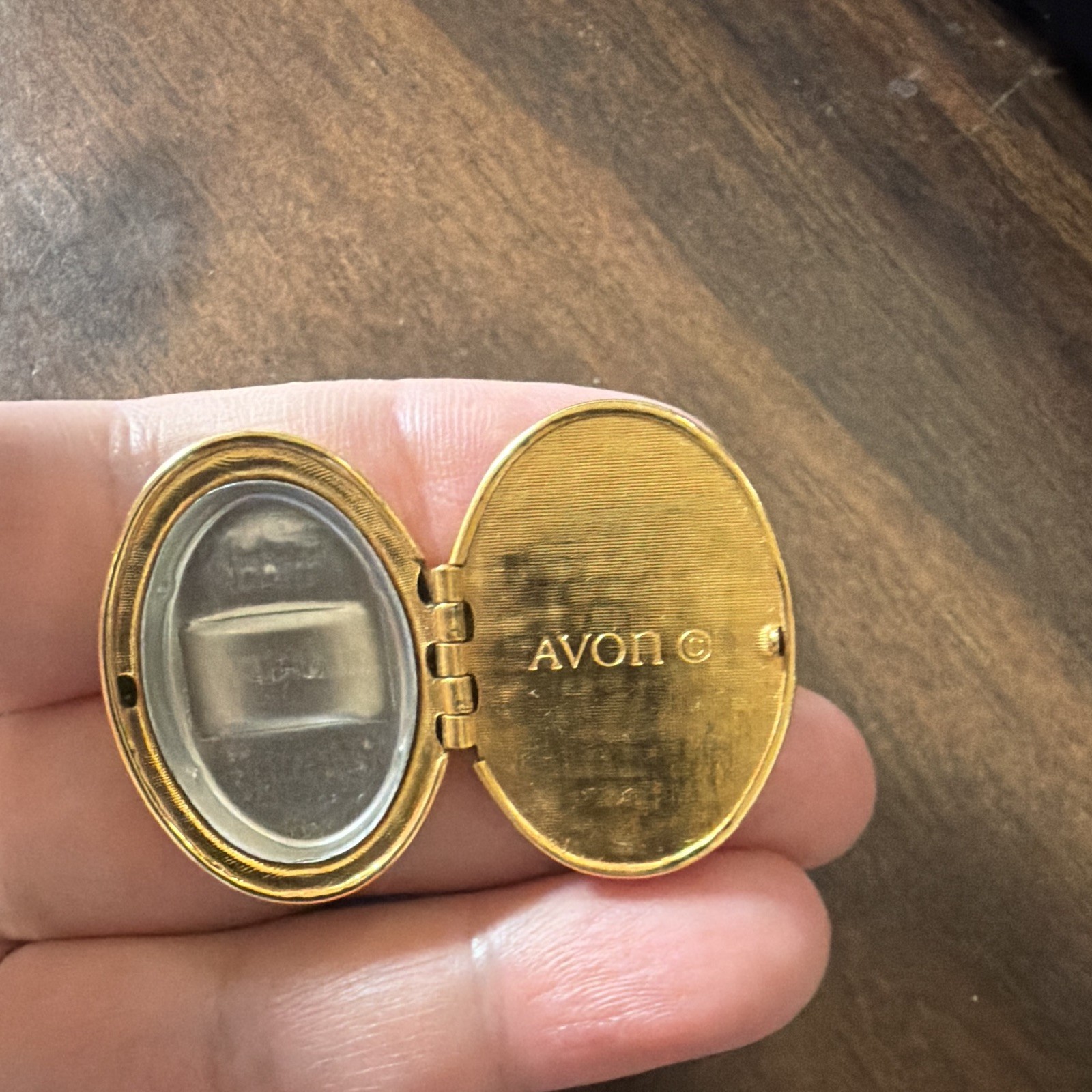 Avon Gold Tone Cameo Locket Ring Hinged Oval Solid Perfume Compact