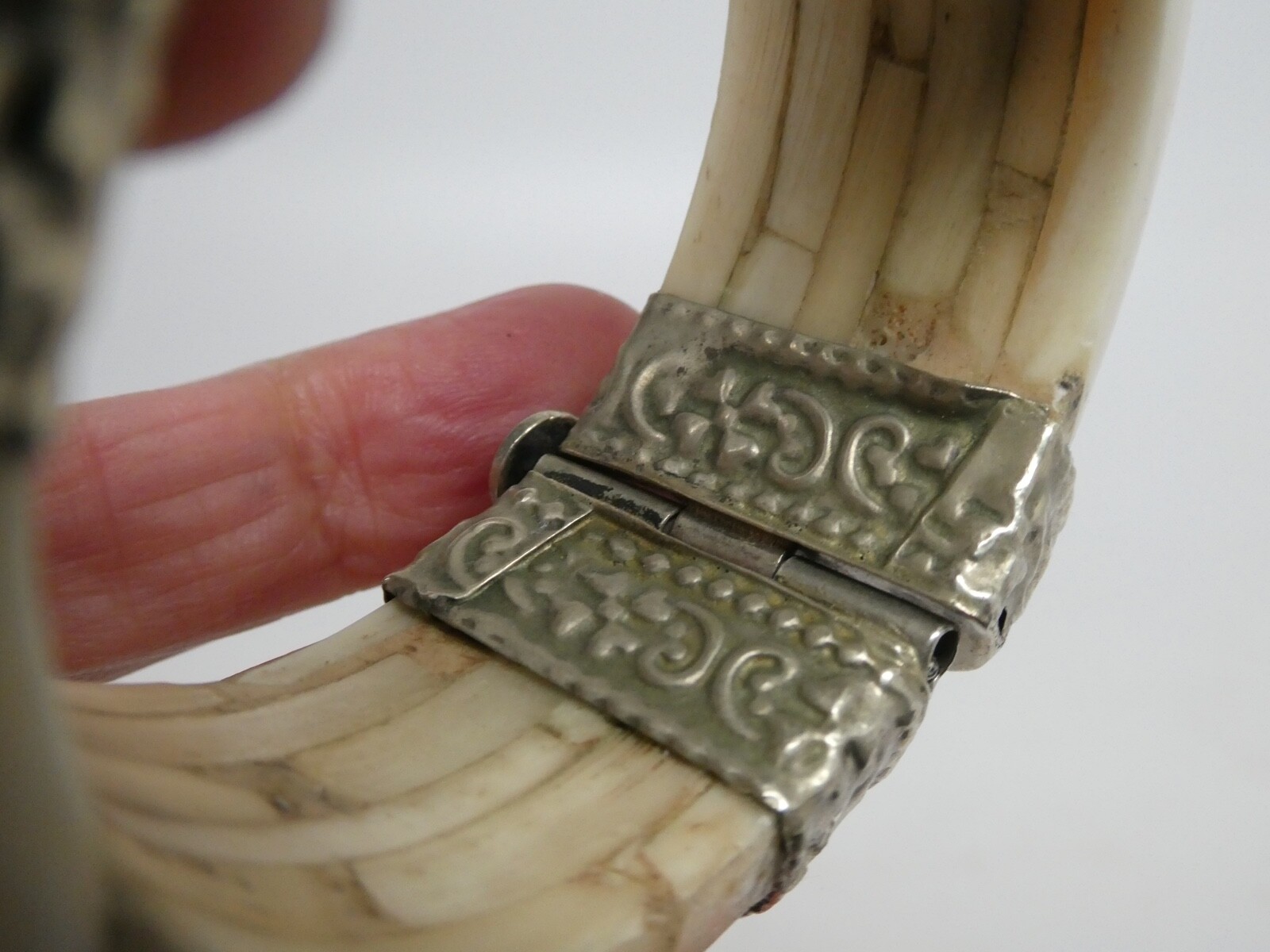Vintage Water Buffalo Bone Labradorite Gemstone Hinged SP Bracelet Sz. 6.5″