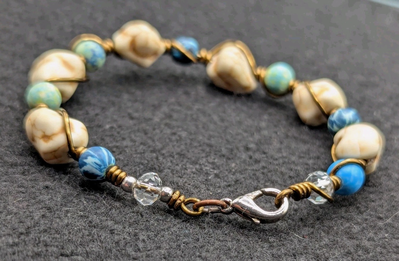 Women’s Stylish Mix White Blue Beaded Wire Wrapped Bracelet (16cm) S Wrist