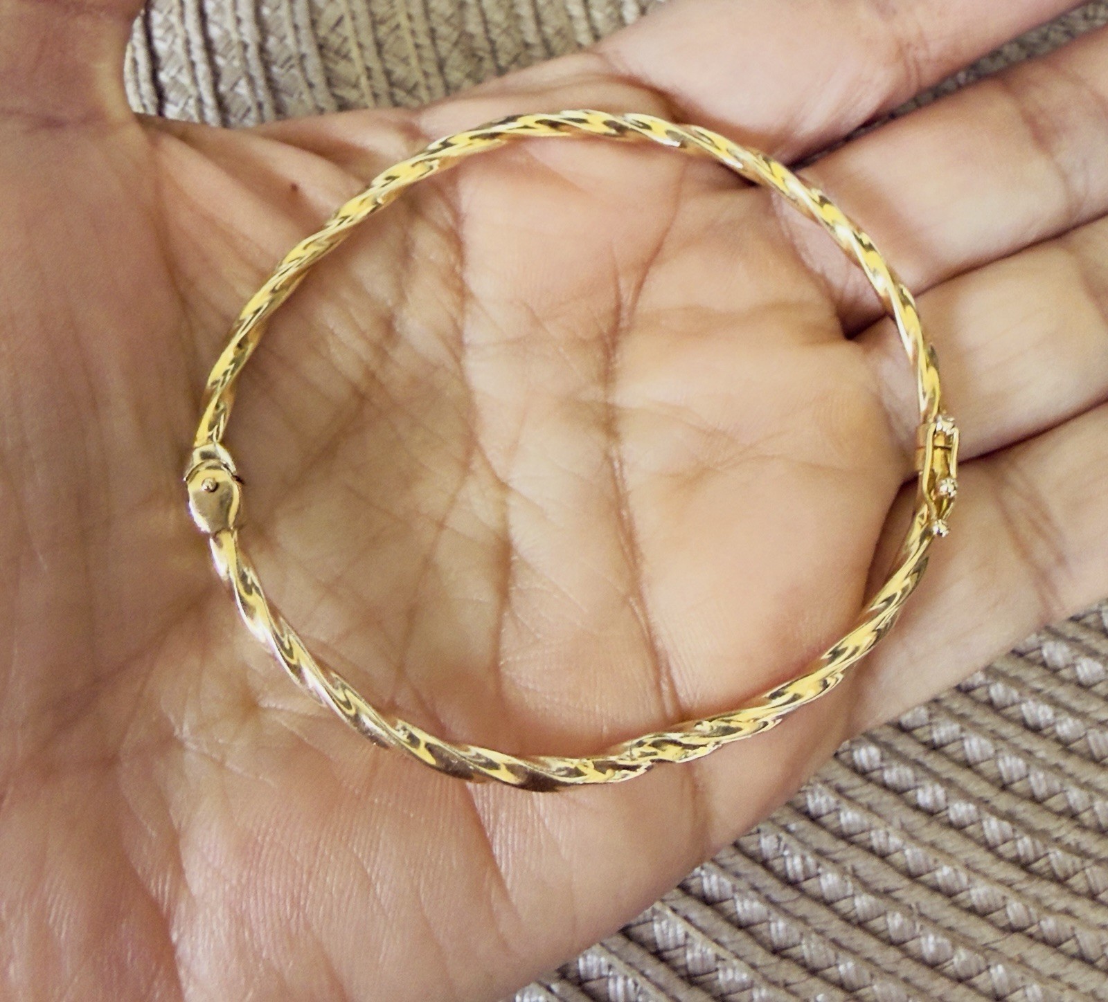 Vintage 14k Yellow Gold Twisted Rope Hollow Bangle Bracelet 6.3 Inches. 4.1gr