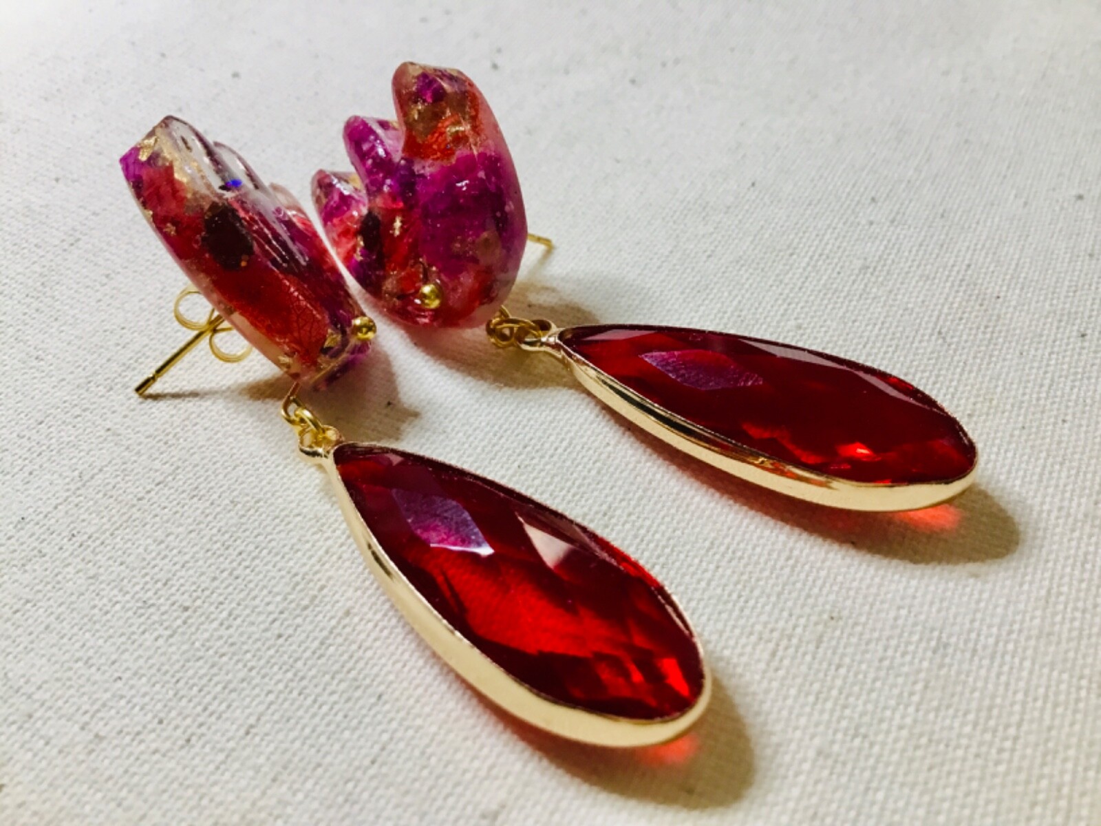 Crimson Garden Jewelry Set – Real Red Hortensias Ring & Drop Earrings in Resin