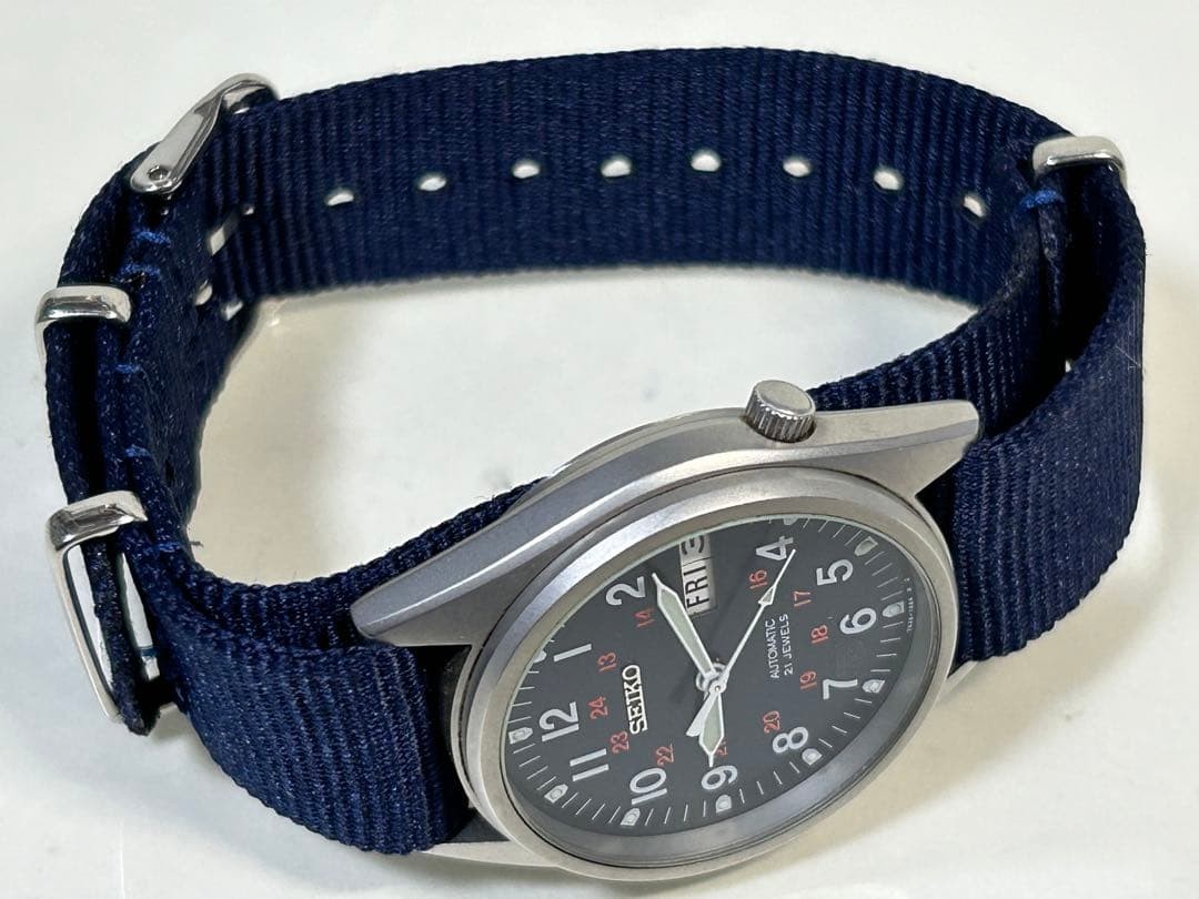 SEIKO Slim and Lightweight Boys’ Military Watch 7S26-3060 Navy