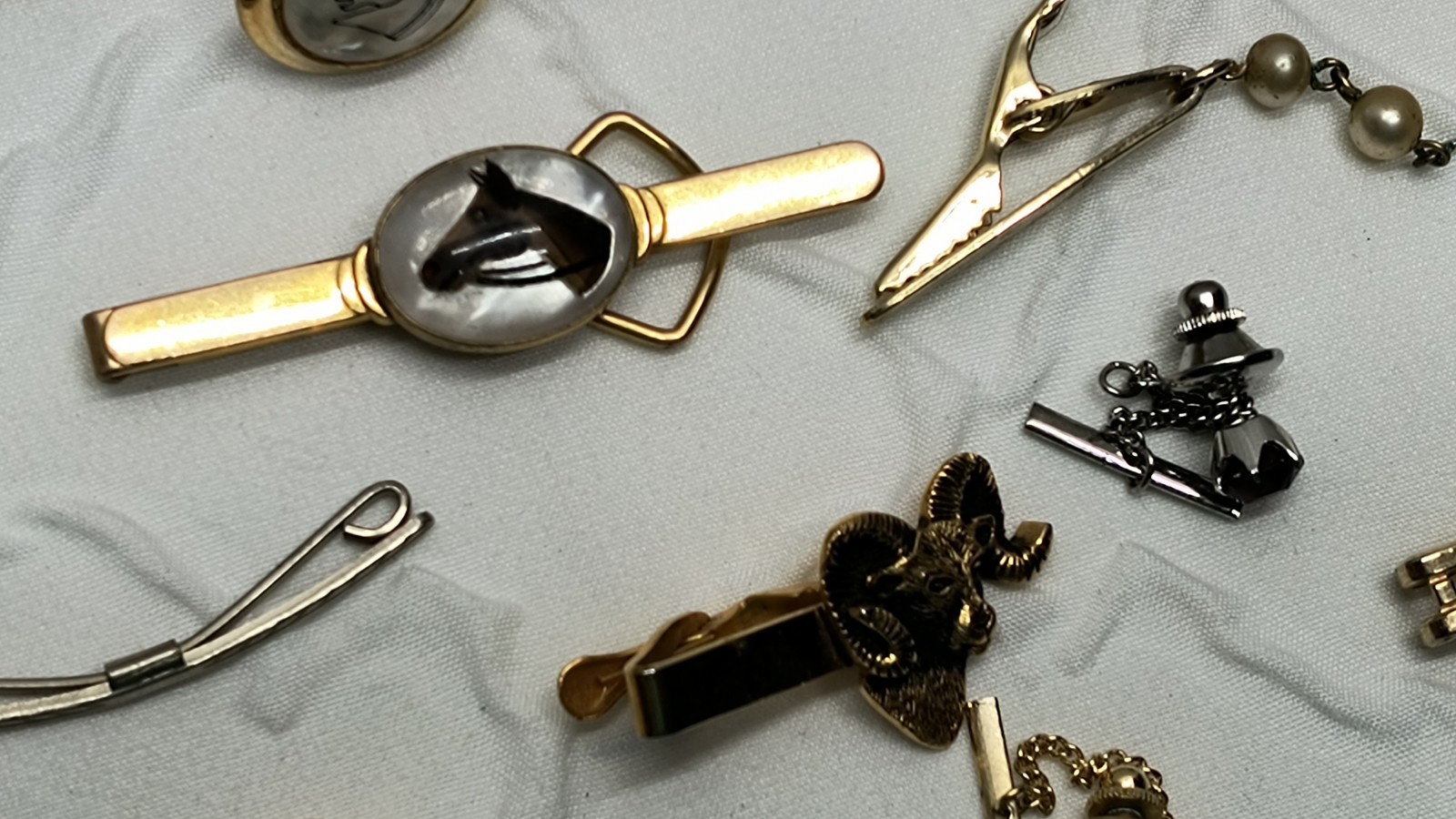 Vintage Tie Tacks Tie Bar Clips Cuff Links Lot Gold & Silver Tone 120 + Pieces