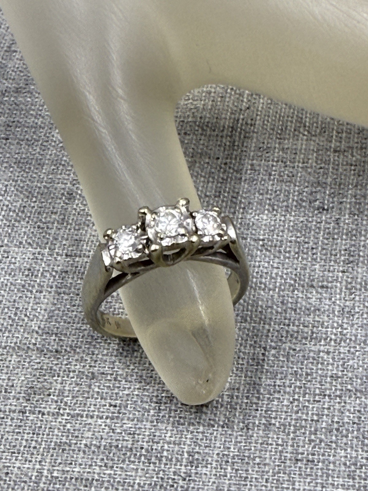 10K White Gold 0.25 ctw Three Diamond Ring Size 5 (3.2 Grams)