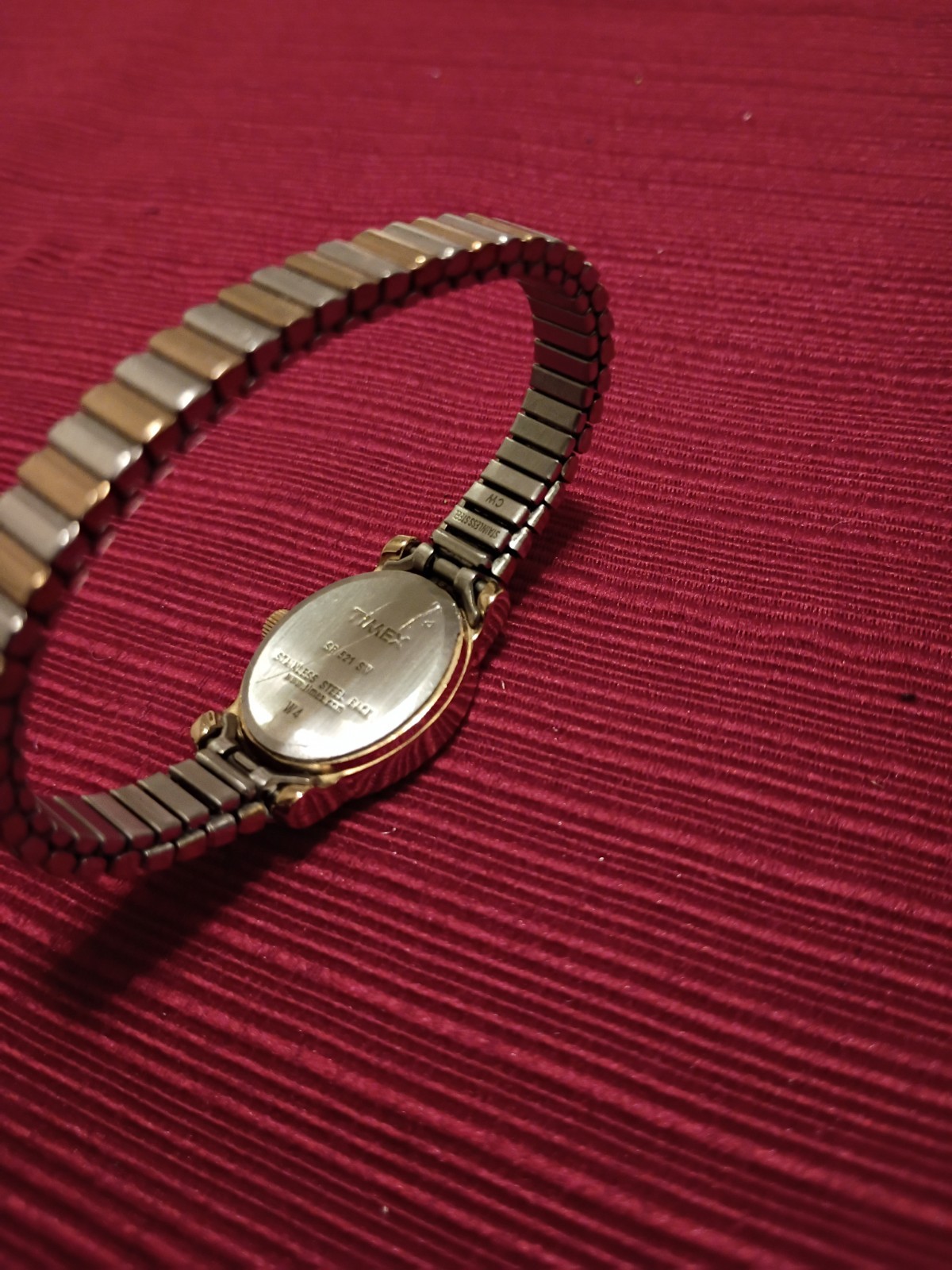Vintage Timex Women’s Quartz Gold Tone Bracelet White Dial -Working New Battery