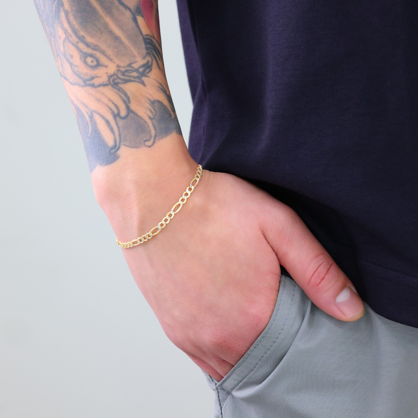 10K Yellow Gold 3.5mm Womens Diamond Cut White Pave Figaro Chain Bracelet 7″