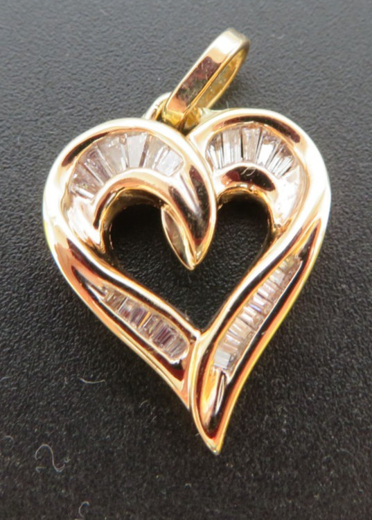 14K YG NATURAL DIAMOND CLUSTER HEART PENDANT 0.25 tcw 4.00 grams (AI-2939)