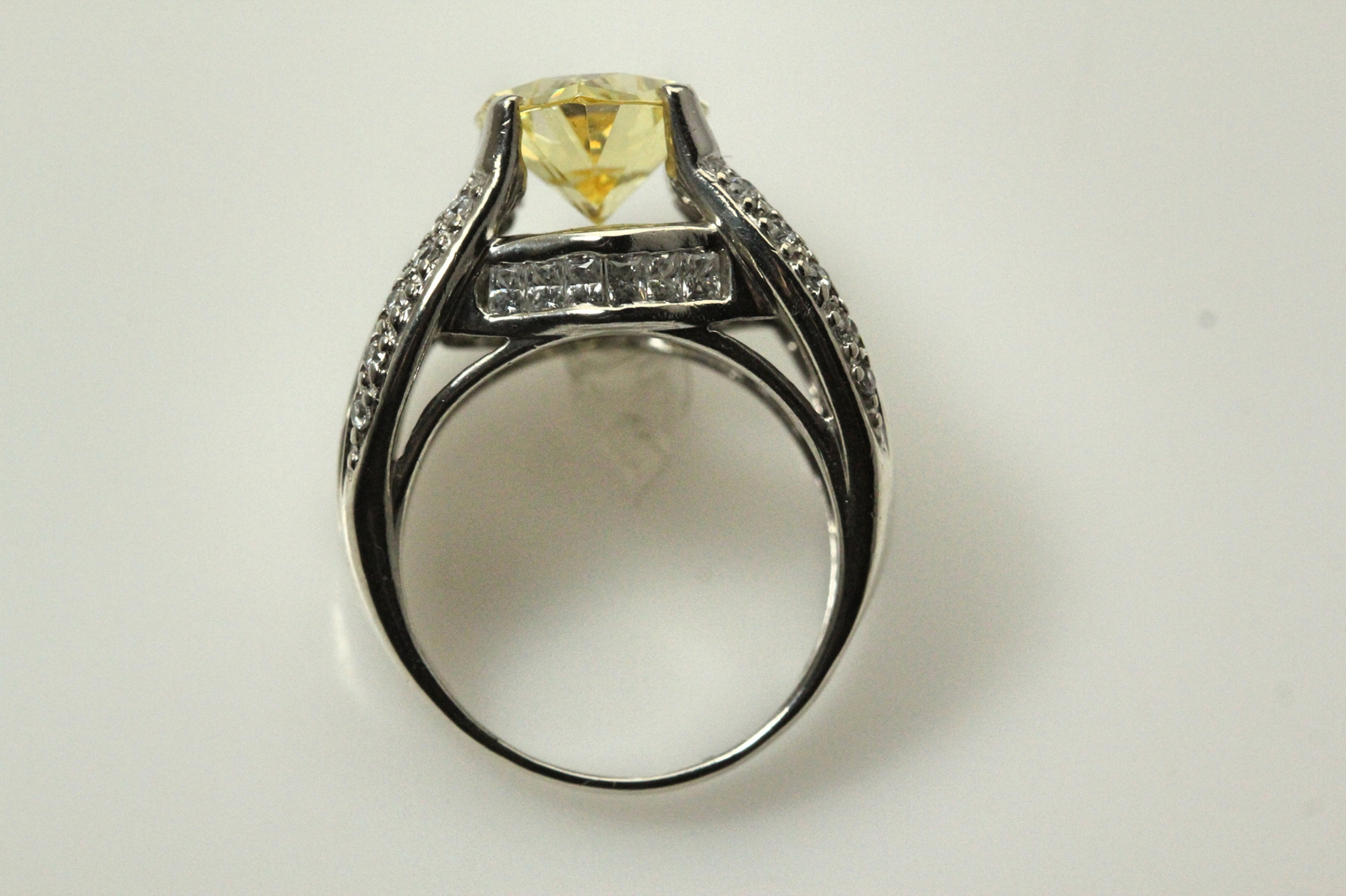 925 Sterling Silver Size 6 Yellow Stone w/ Clear Accents Ring 6.7 Gram (RIN8304)
