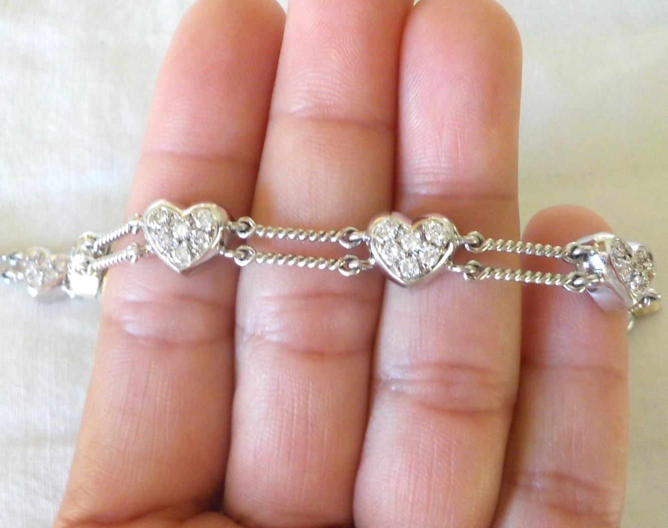 Quality 14K White Gold Heart Bar Diamond Bracelet – 16.6 gms, 6.7 in, 1.08 ctw
