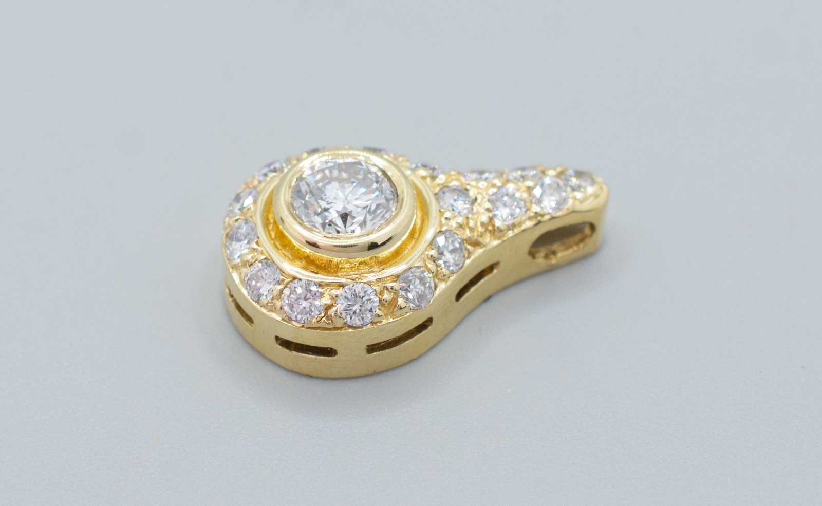 (MA5) 14k Yellow Gold Diamond Pendant .84 ctw 3.3 Gram