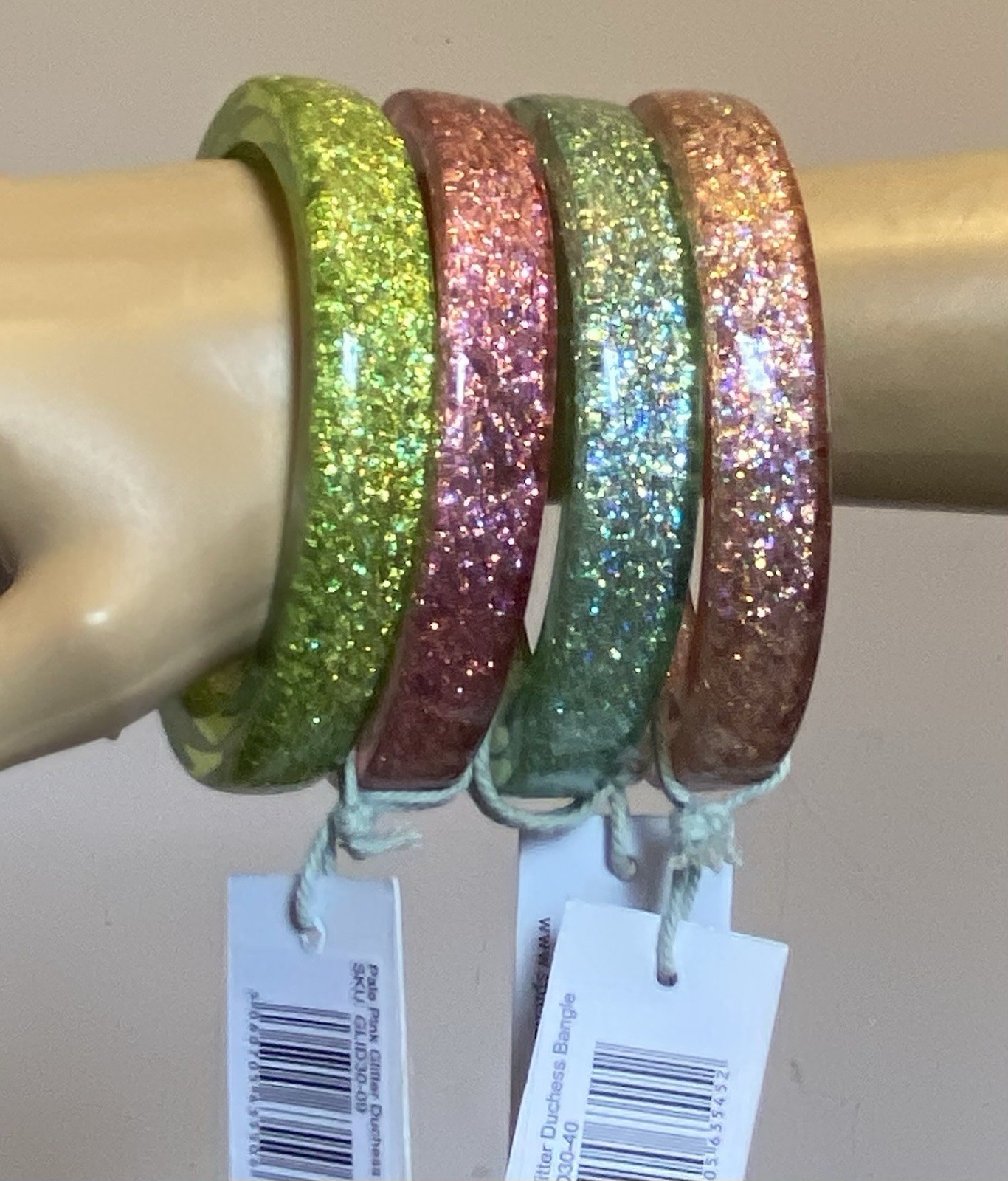 Bangle Set 4 Lucite Plastic Glam Glitter Duchess Pink Green Splendette w/tags 8″