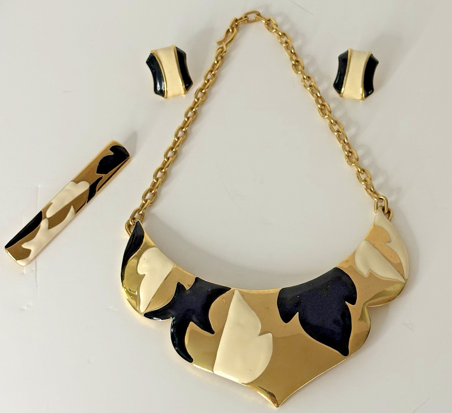 3 – VTG Monet Signed Black & Cream Collar Chocker, Earrings & Pin Set Goldtone