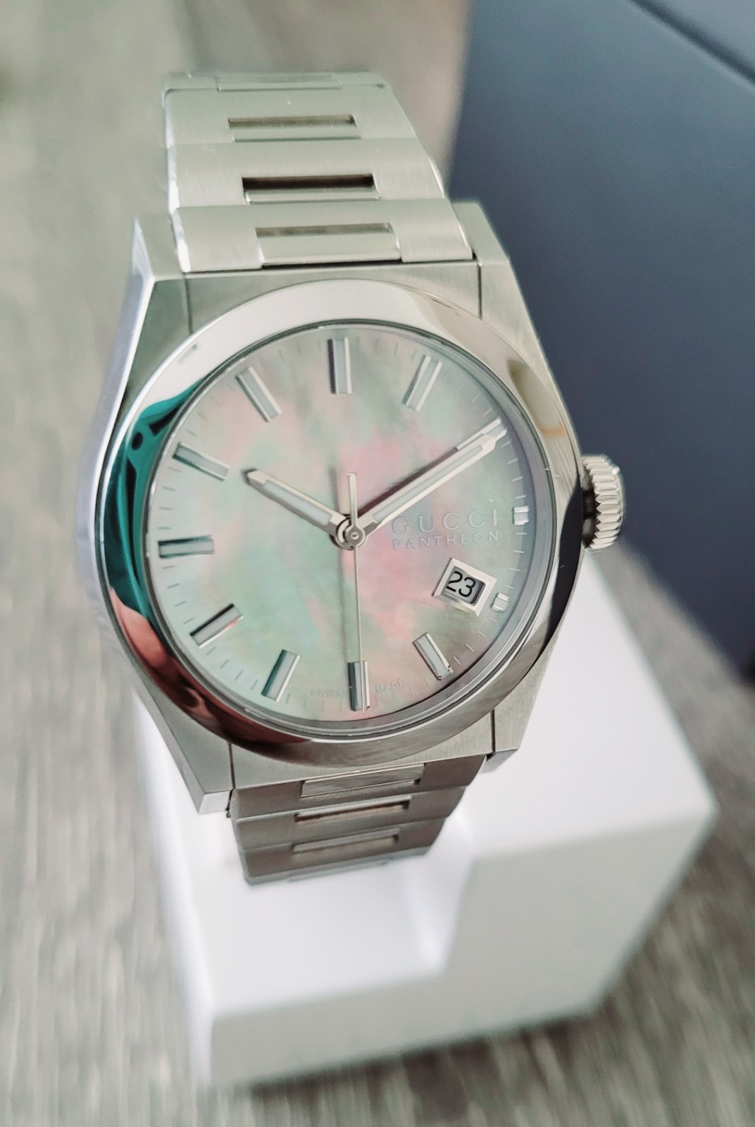 Gucci Pantheon 115.4,Authentic,35MM,Mother Of Pearl Dial,Excellent,Hardly Worn.