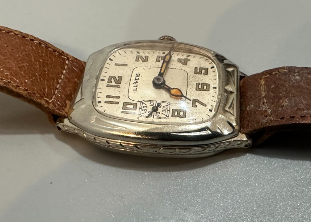 Vintage Illinois Men’s 14k gold filled 17 jewels Wristwatch 1920s, 28mm by 38mm