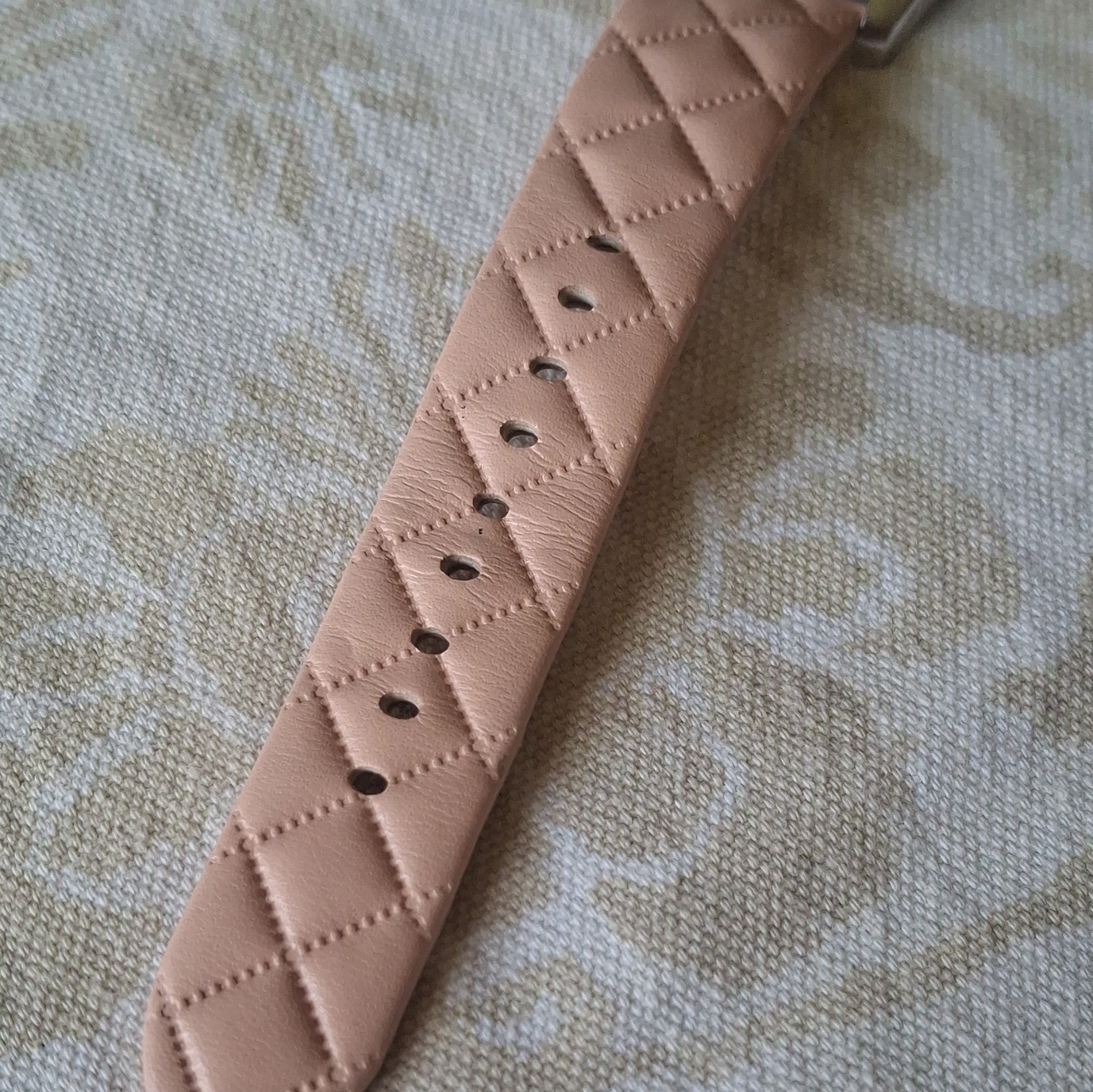 Michael Kors Women’s Analog Wristwatch Pink Leather Strap Silver Dial Roman