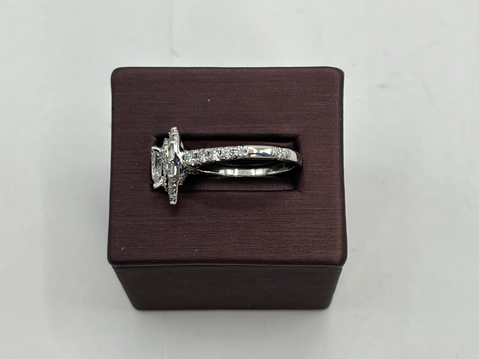 18KT White Gold Diamond Engagement Ring Gold 4.90 Grams Sz 6