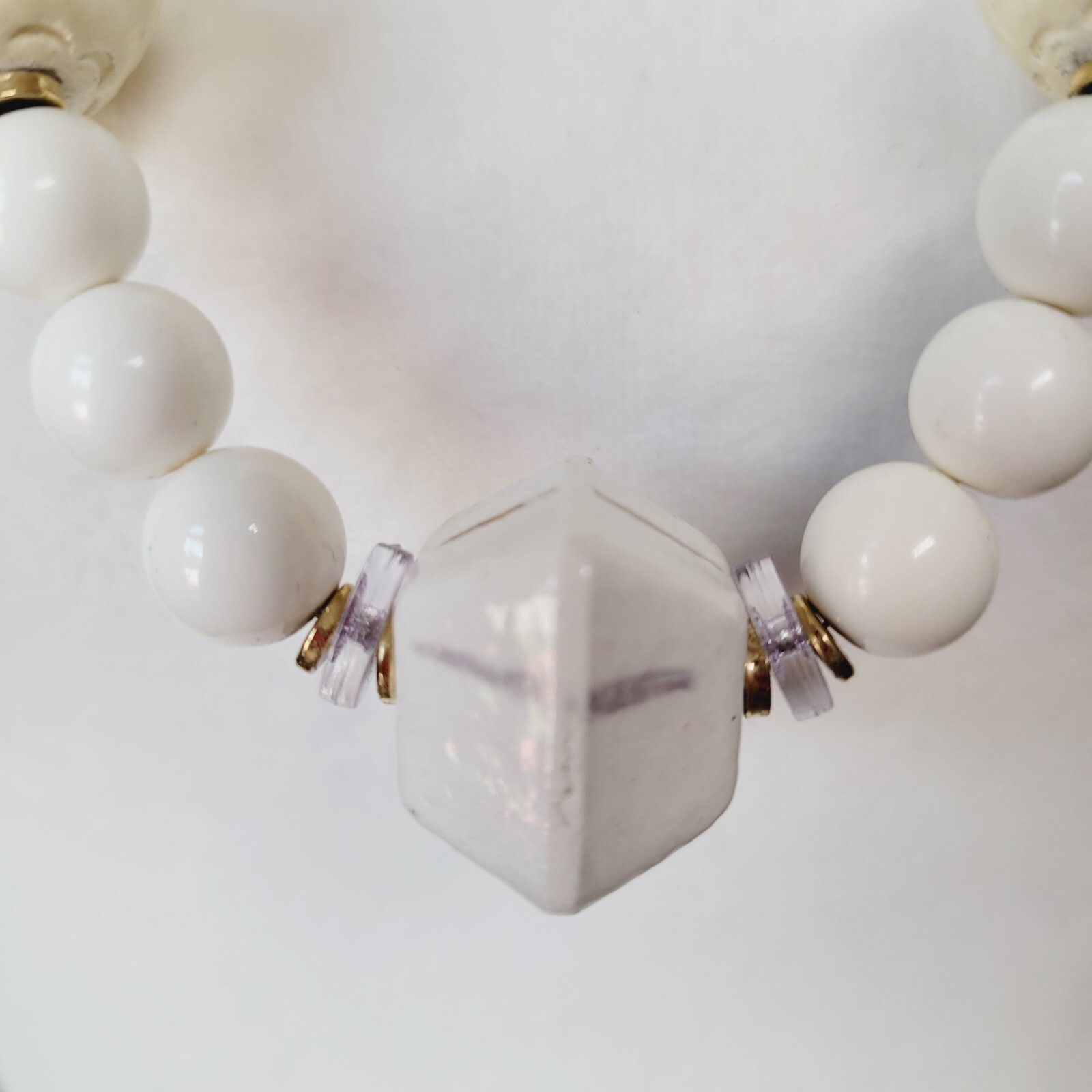 Vintage Retro White Acrylic Beaded Necklace Chunky Business Casual Everyday Wear