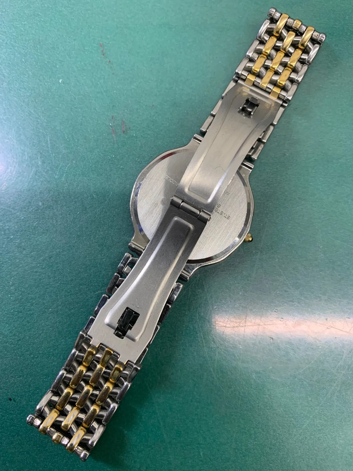 Seiko 5E30-6A00, crown broken.