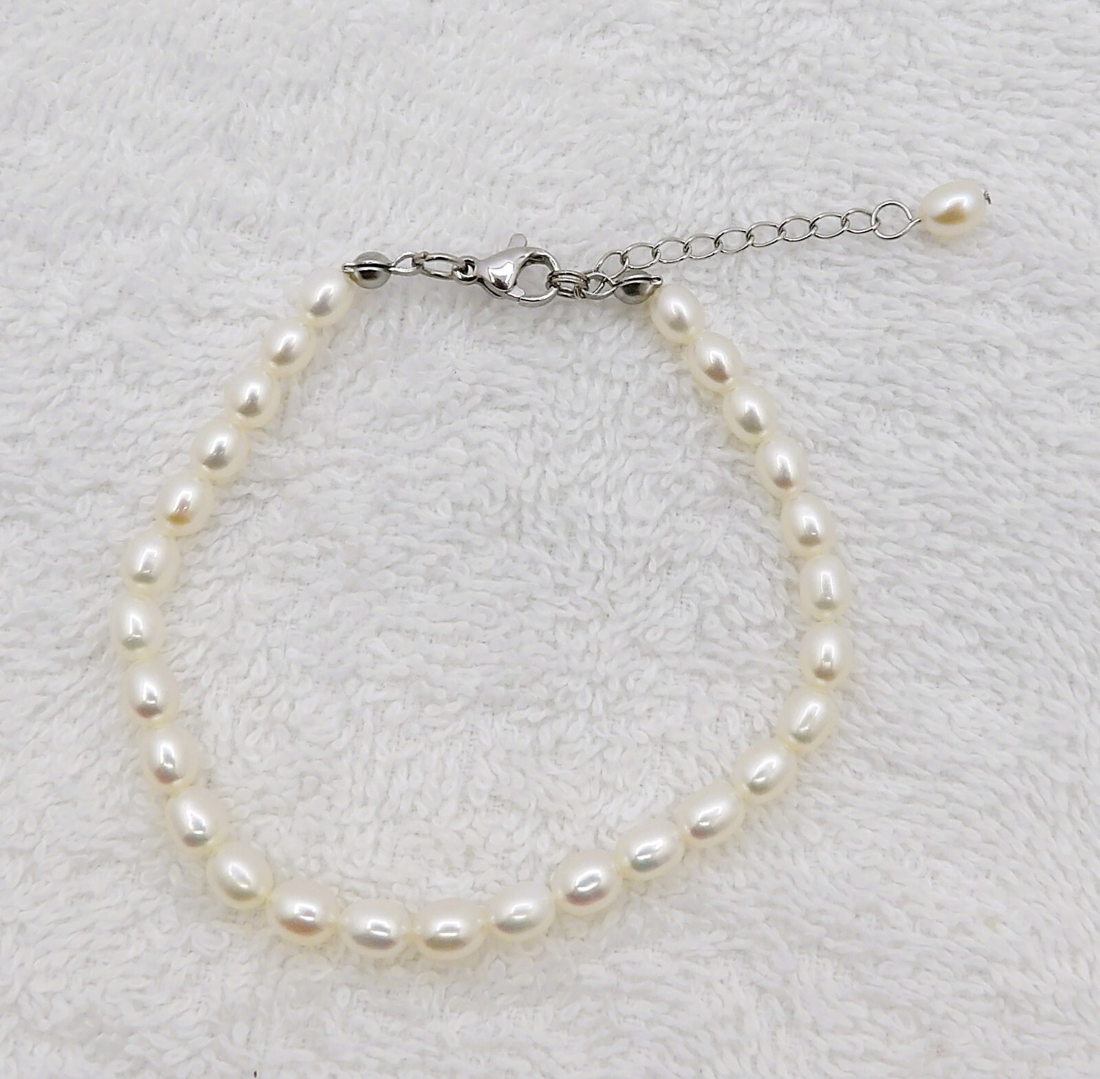 7 inches long Quality White Oval Rice Genuine Freshwater Pearl Bracelet BR10