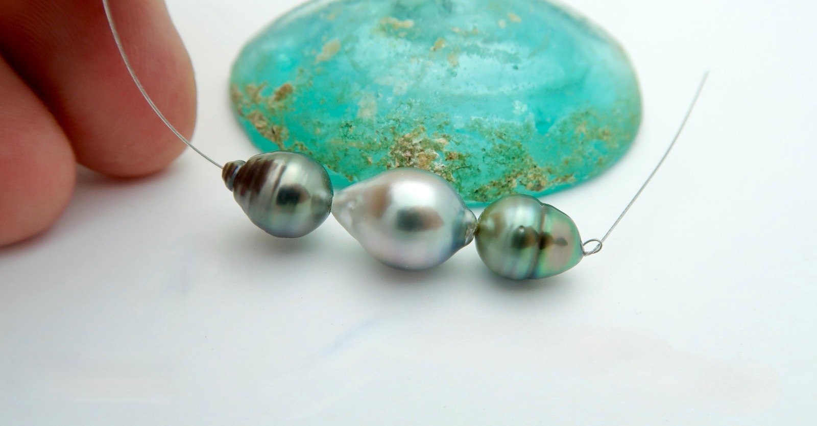 3 GORGEOUS AA+ TAHITIAN BLACK SILVER PEACOCK CULTURED PEARLS – 8.6 – 12.2mm