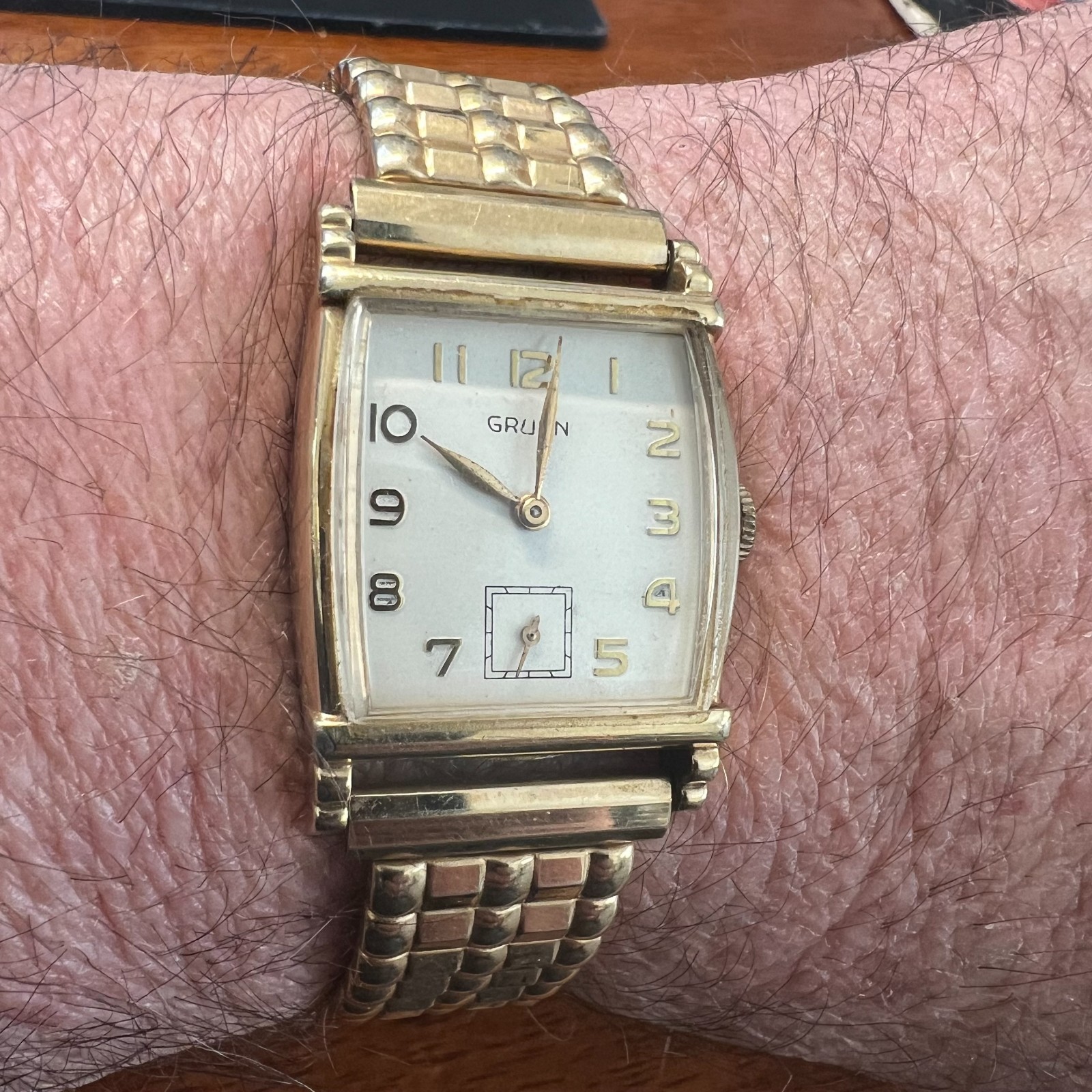 Vintage 1940s Gruen Curved Art Deco Tank Watch – 10K Gold Filled Manual Wind