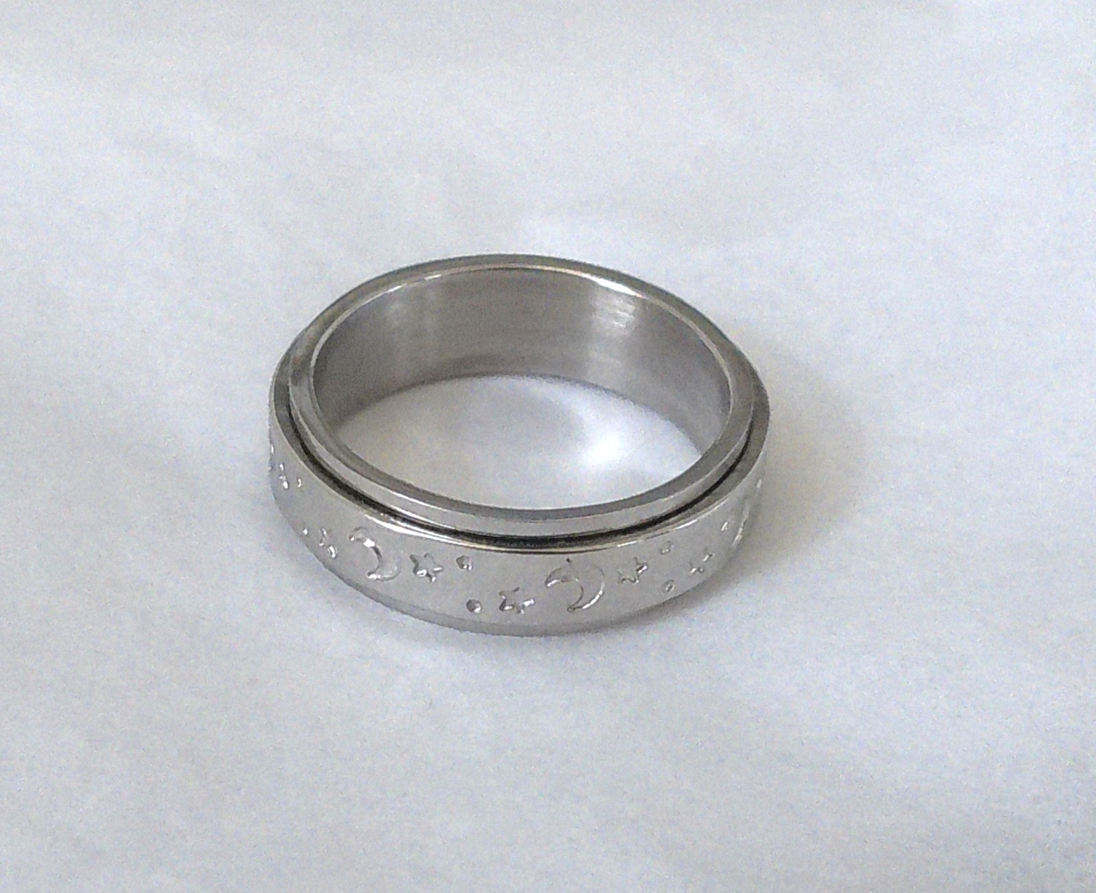 New Stainless-Steel Moons & Stars Spinner Ring Size 7 Perfect for All Occasions