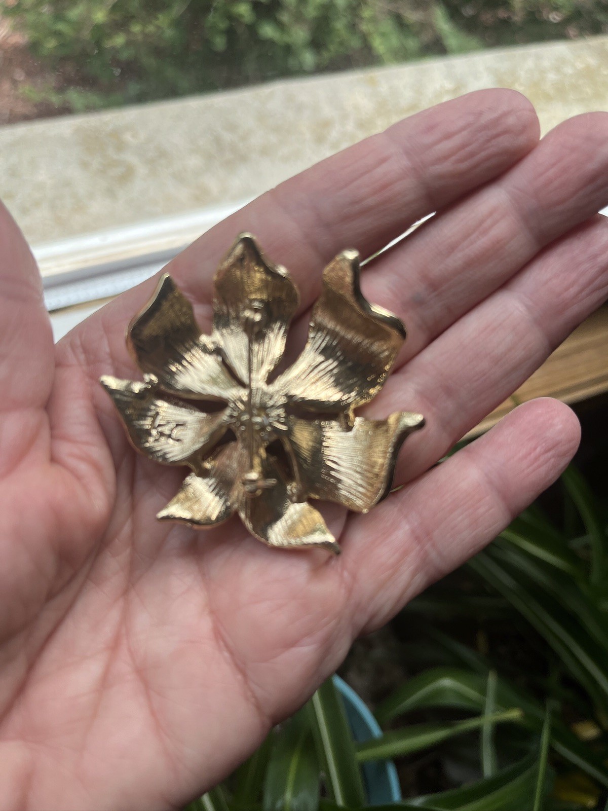 Vtg Red Enamel Gold Tone Floral Poinsettia Brooch Pin Signed KC Kenneth Cole