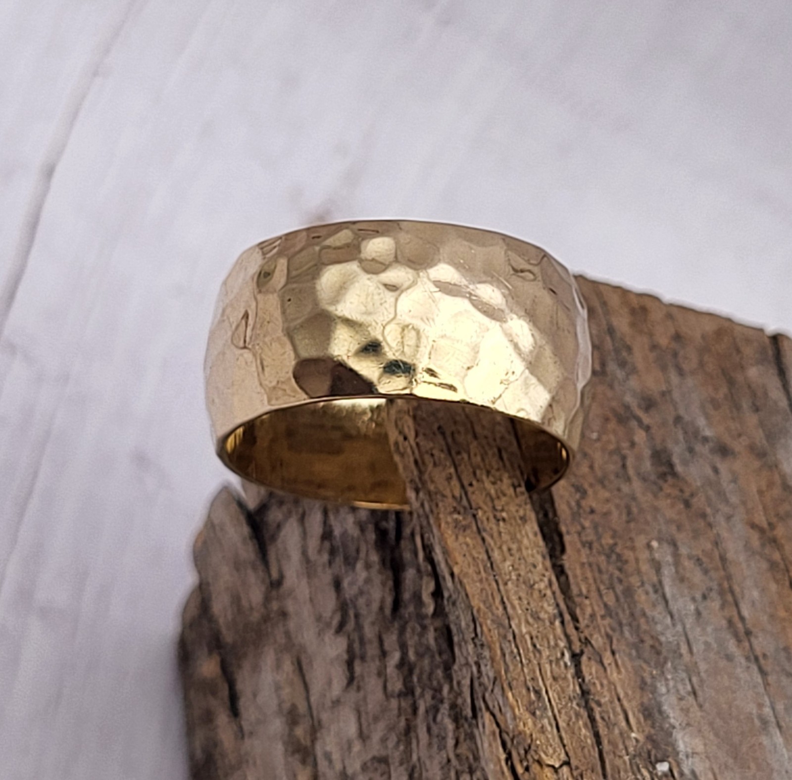 Vintage 14K Yellow Gold 10mm Wide Hammered Wedding Band Ring Sz 8