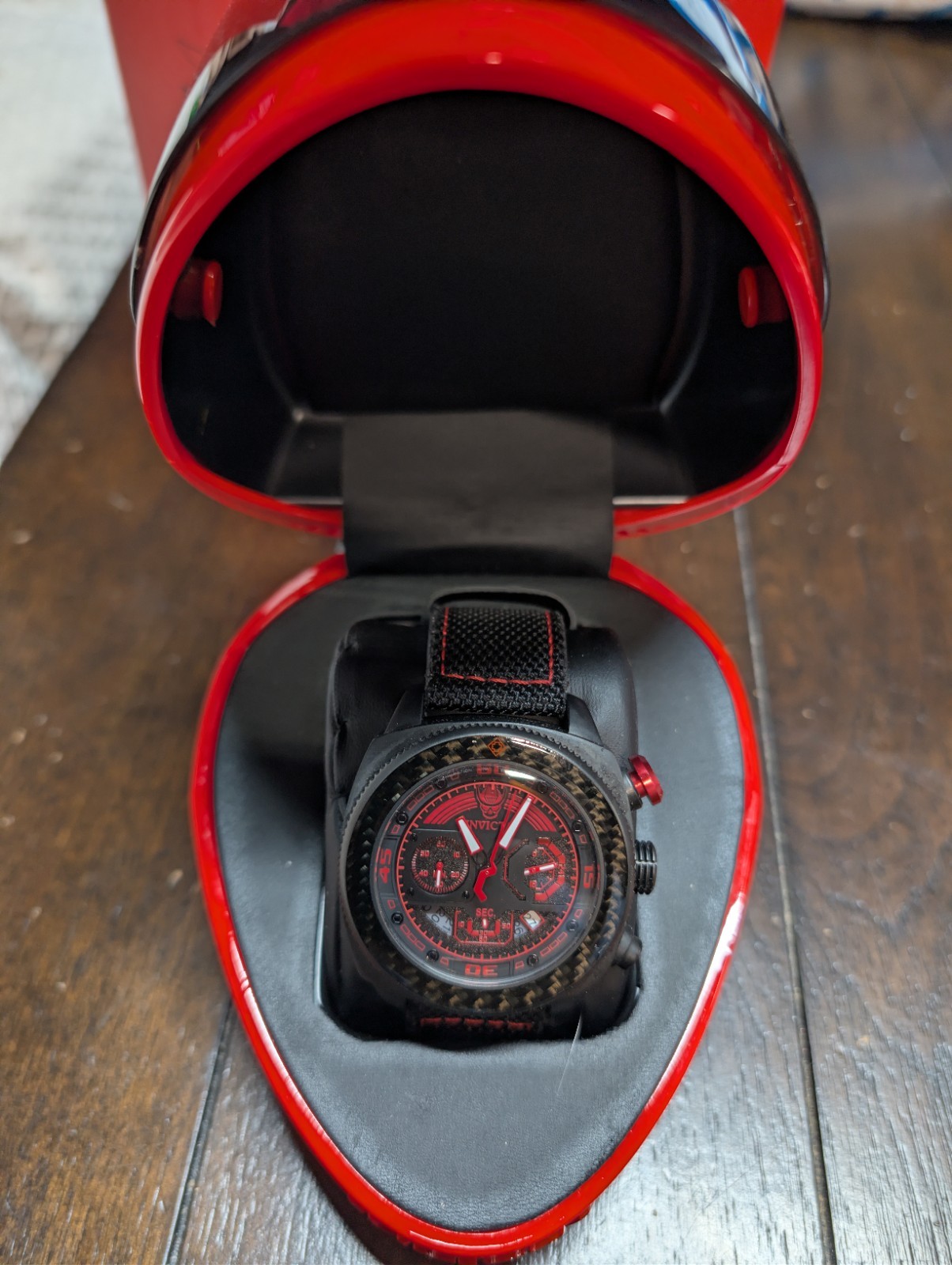 48mm Red & Black Carbon Fiber | HYDROMAX | Chrono Invicta Watch +Red Helmet Case