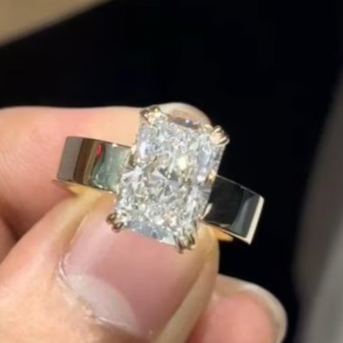 5.0Ct Radiant-Cut E/VS1 Lab Grown Diamond Solitaire Wedding Ring 14K Yellow Gold