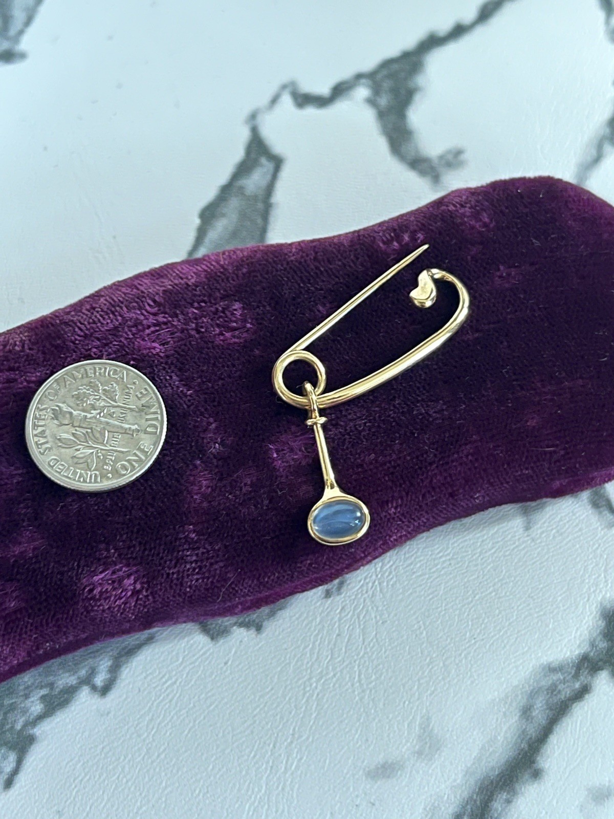 18k Marked 750 Torun Designer Pin Moonstone
