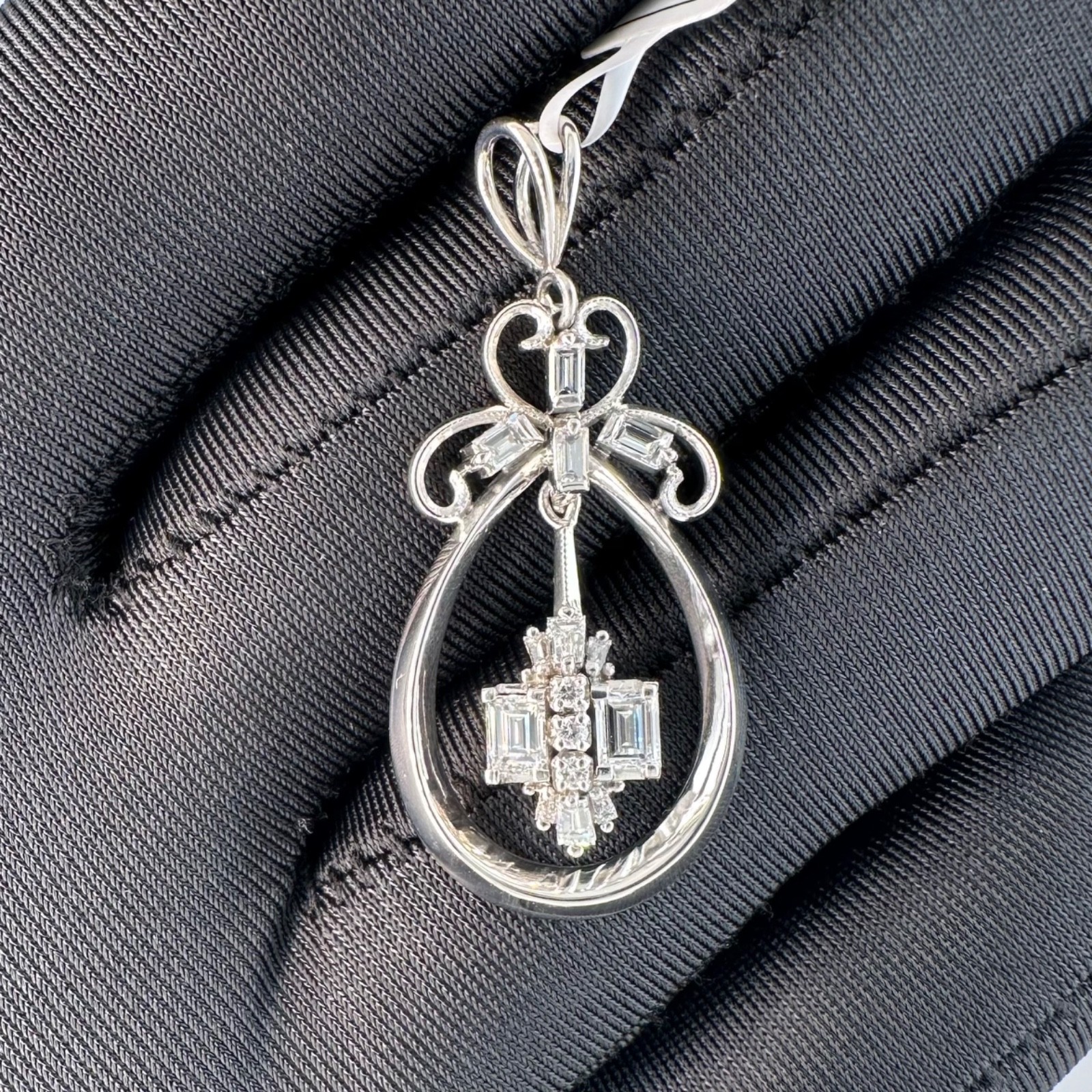 1.00 est tcw Natural Diamond & Platinum Pendant IGI Report # 20J2282026