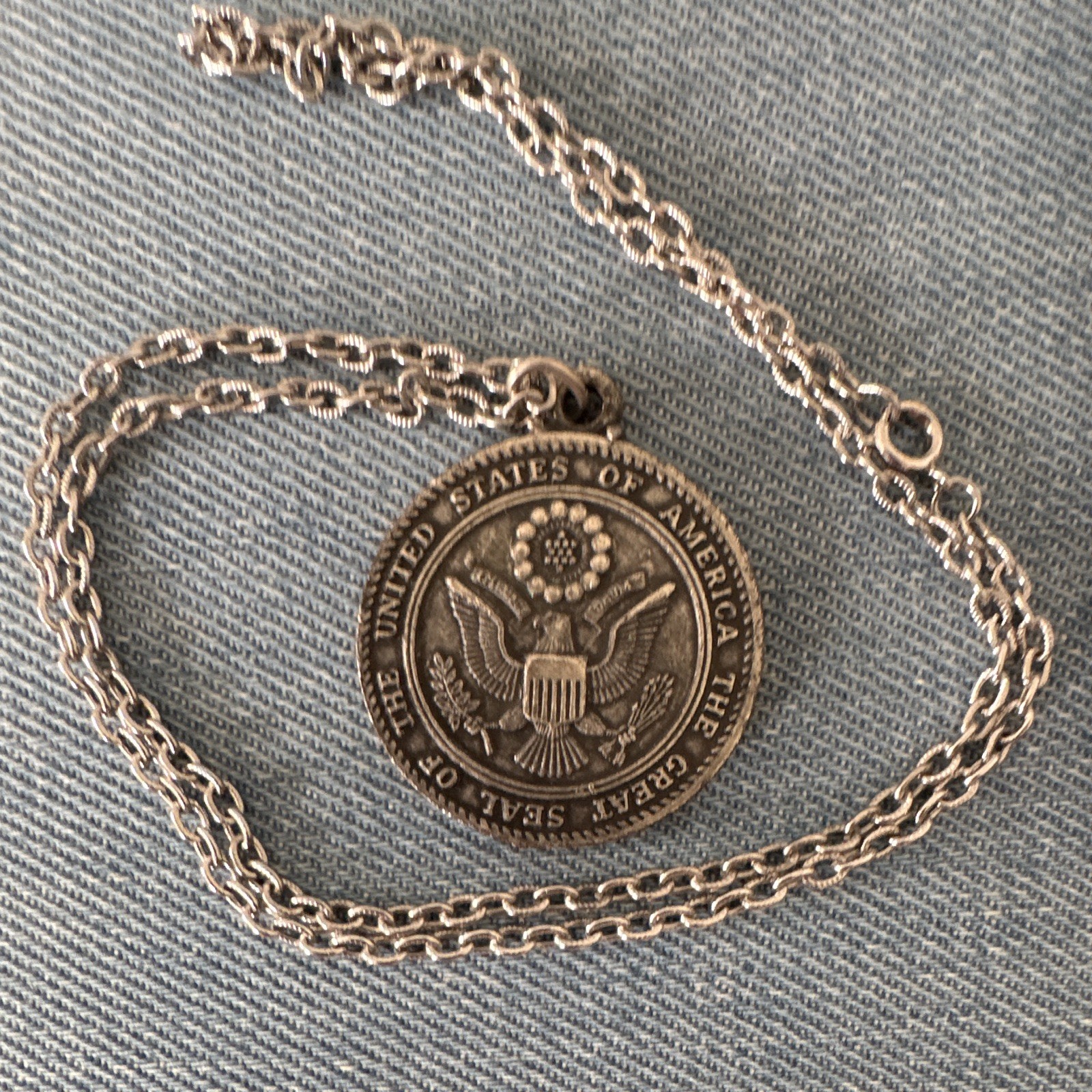 Spirit of ’76 Round Medal Pendant Necklace Oval Link Chain Bicentennial