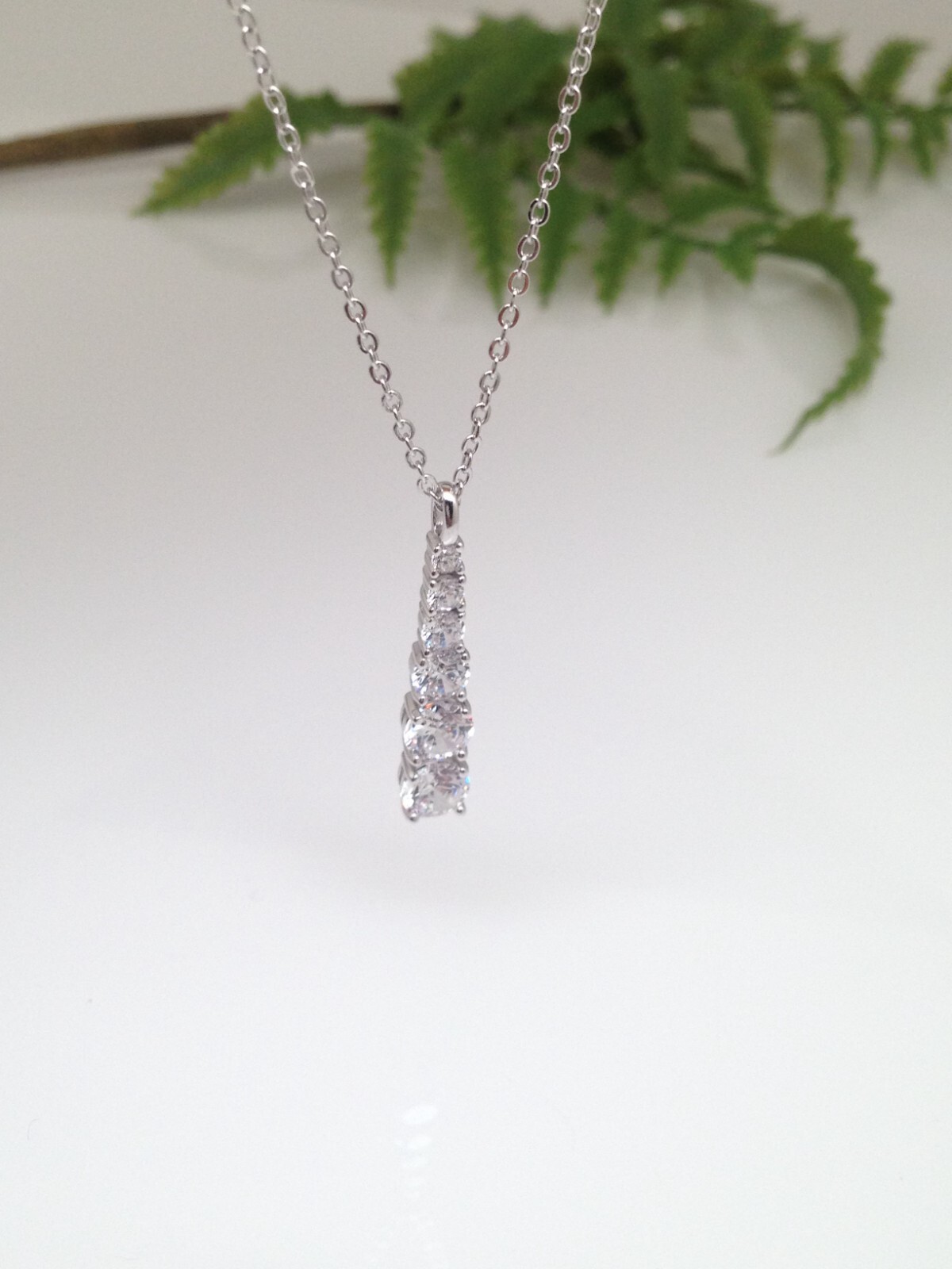 925 Sterling Silver Graduated CZ Bar Pendant Necklace Vertical 22.5mm 18″ Women