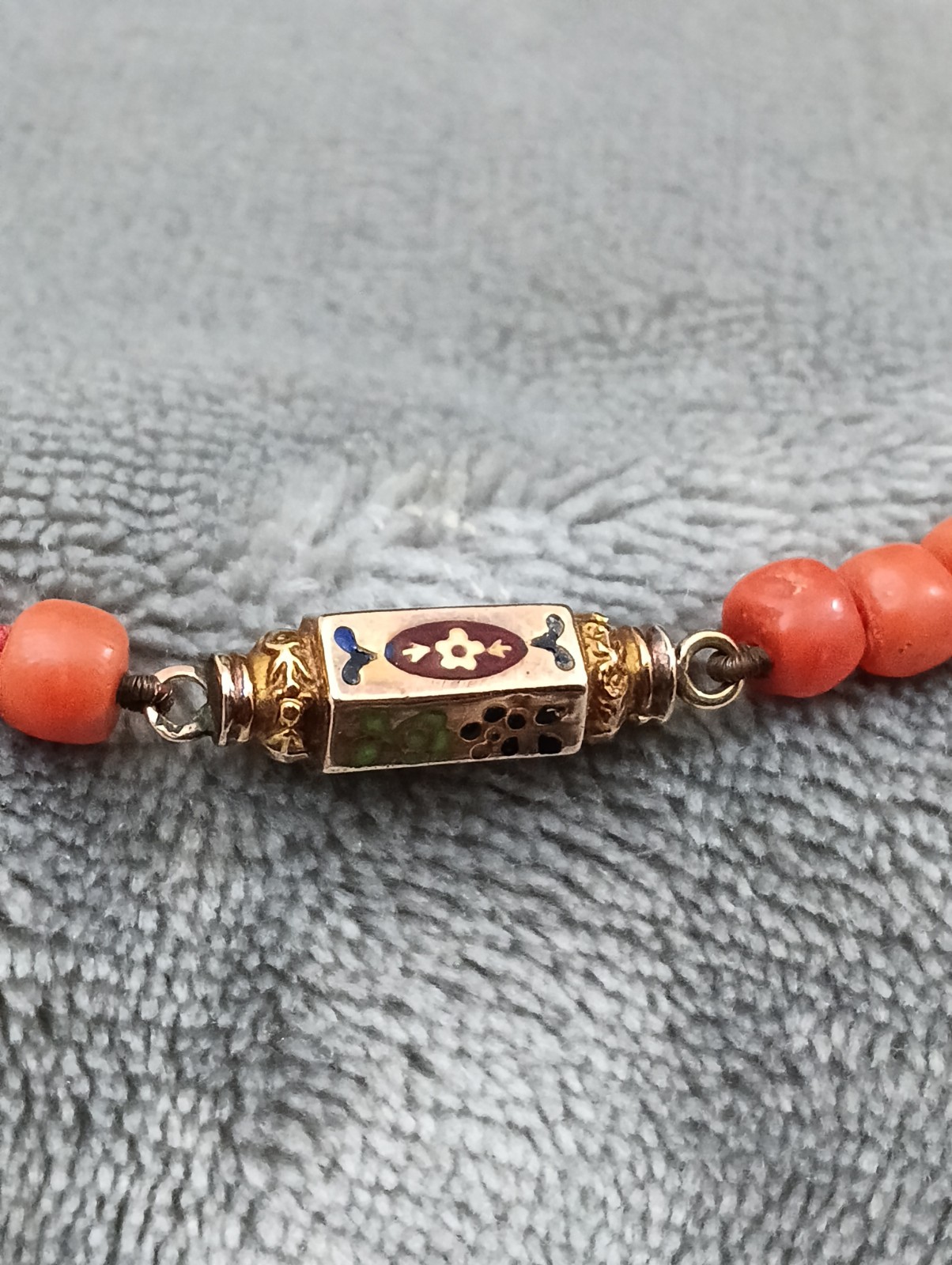 Antique Sciacca Coral Barrel Necklace with Susta in 12kt Gold Enamel