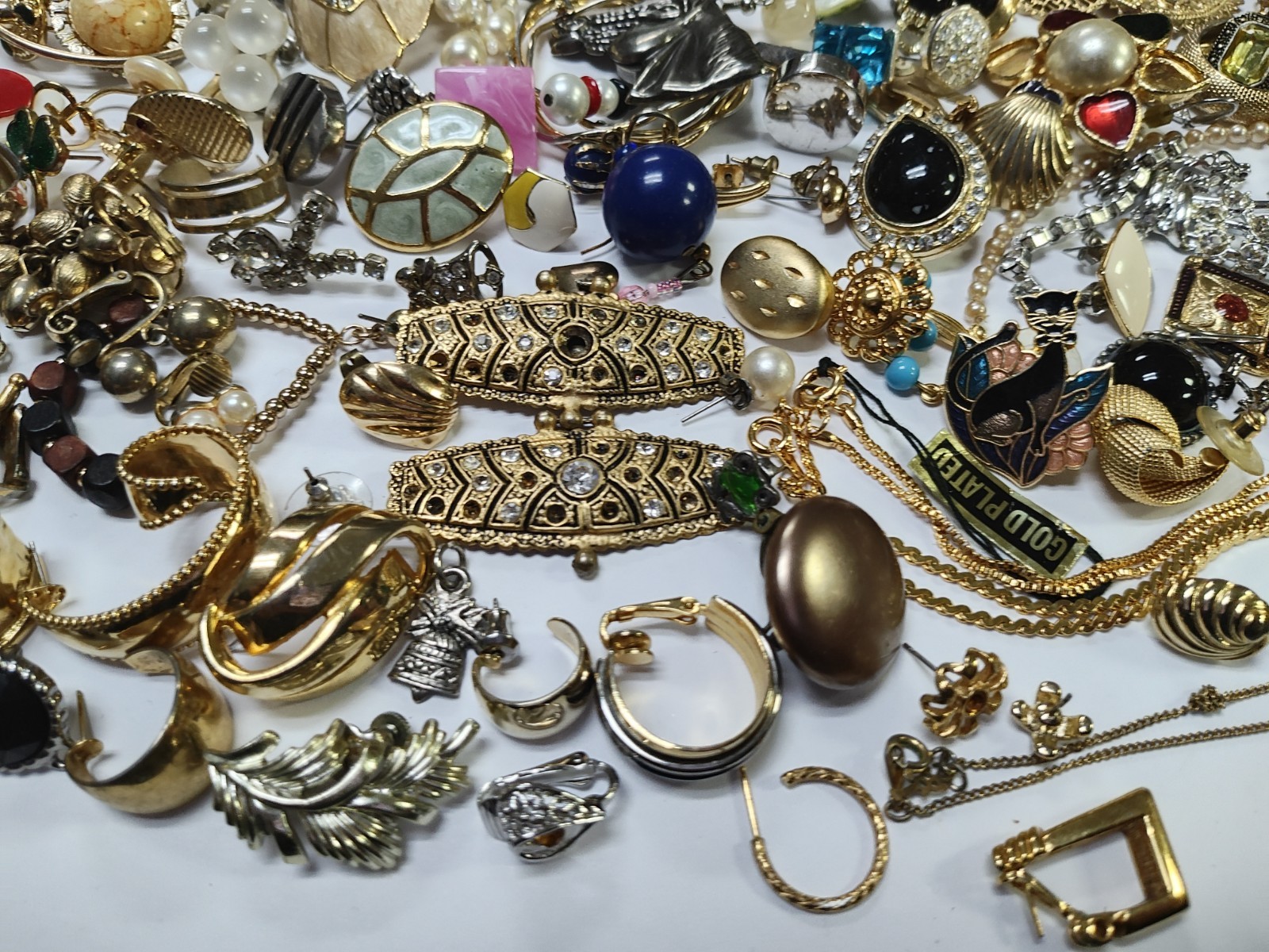 Huge Estate Junk Jewelry Lot 7lbs Earrings Screw Back Clip On Etc (Read Desc.)
