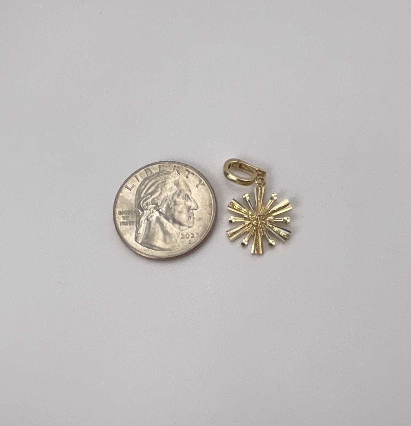 18K Yellow Gold Sunburst Sun Charm Pendant w/ Bail 1.90g made in Italy