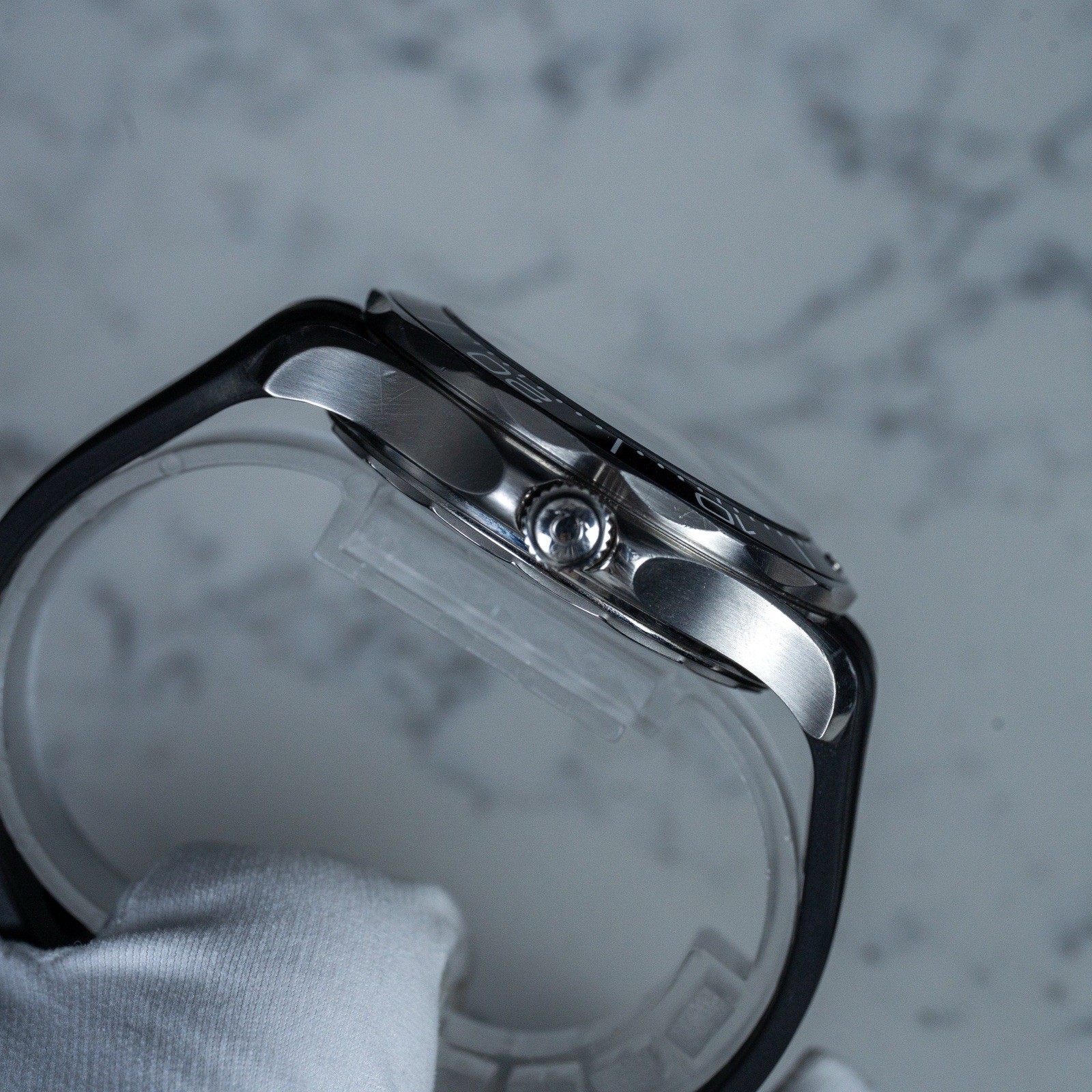 OMEGA Seamaster Diver 300M 210.32.42.20.01.001 Black Wave Dial Box And Papers