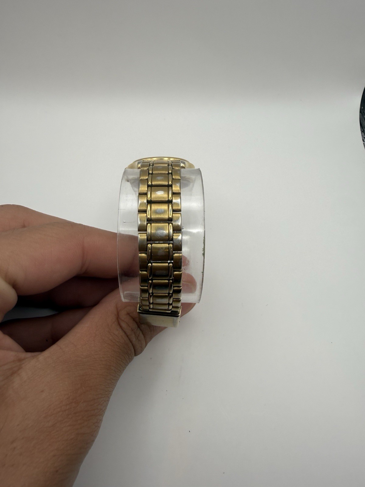 Seiko Quartz Women’s Vintage 1980s Gold-Tone Bracelet Watch White Roman Date