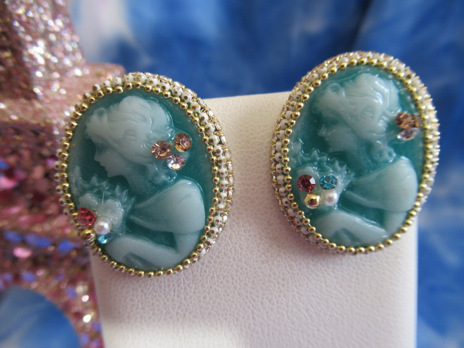 Cameo Medieval Style Blue Green Resin Rhinestone Resin Stud Earrings NEW