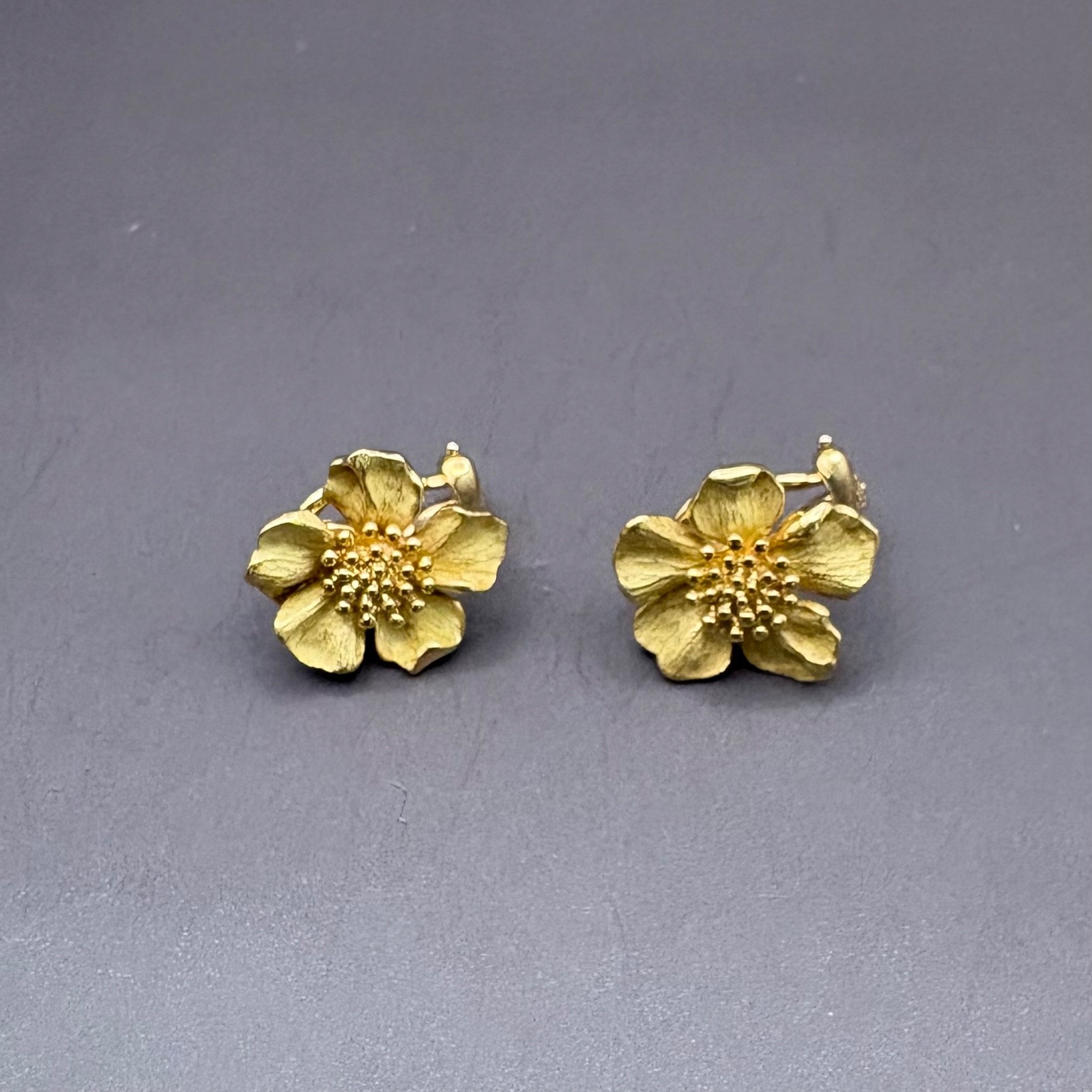 Tiffany & Co. 18K Gold Dog Rose Flower Earrings w/ Case Pouch and Box
